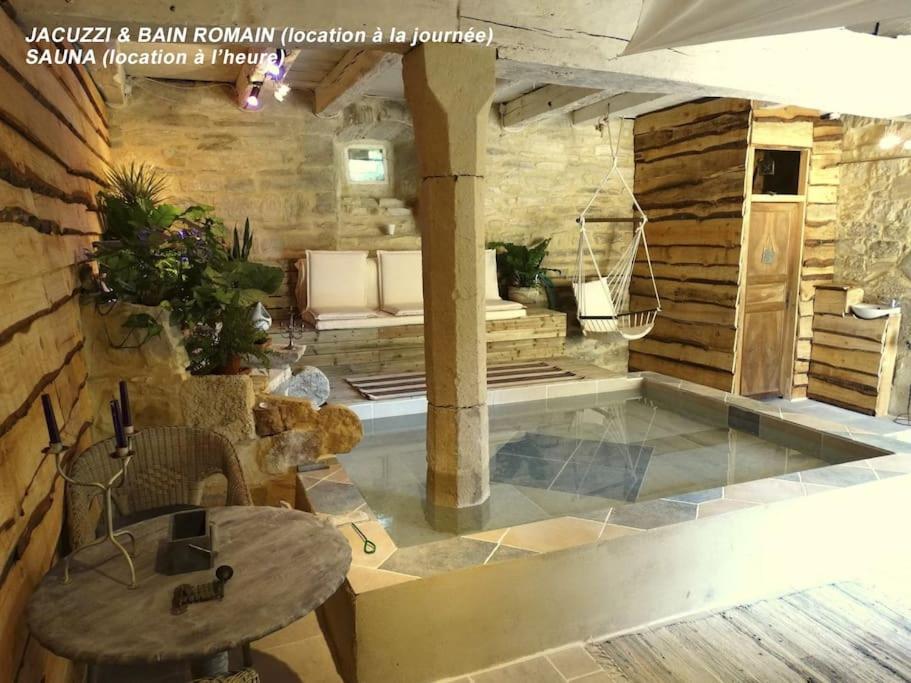 Chateau de Saint Chamarand, Hébergement et gîtes de groupe dans le Lot, Chambres de caractère, location de Salles, activités ludiques, jeux, Fantasy, relais motards, évènements