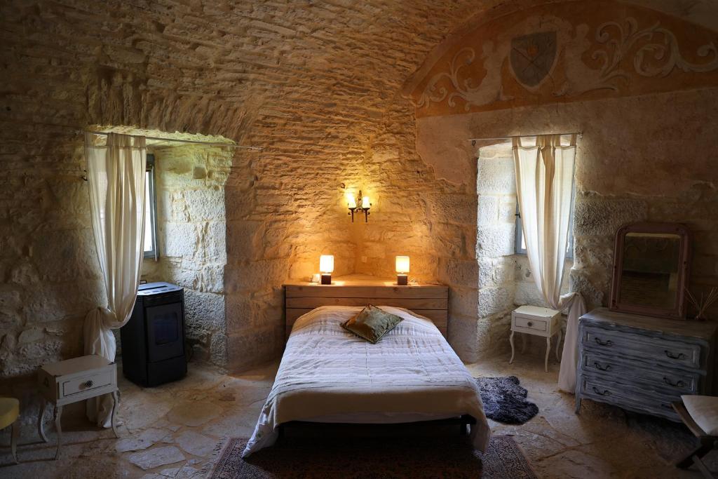 Chateau de Saint Chamarand, Hébergement et gîtes de groupe dans le Lot, Chambres de caractère, location de Salles, activités ludiques, jeux, Fantasy, relais motards, évènements