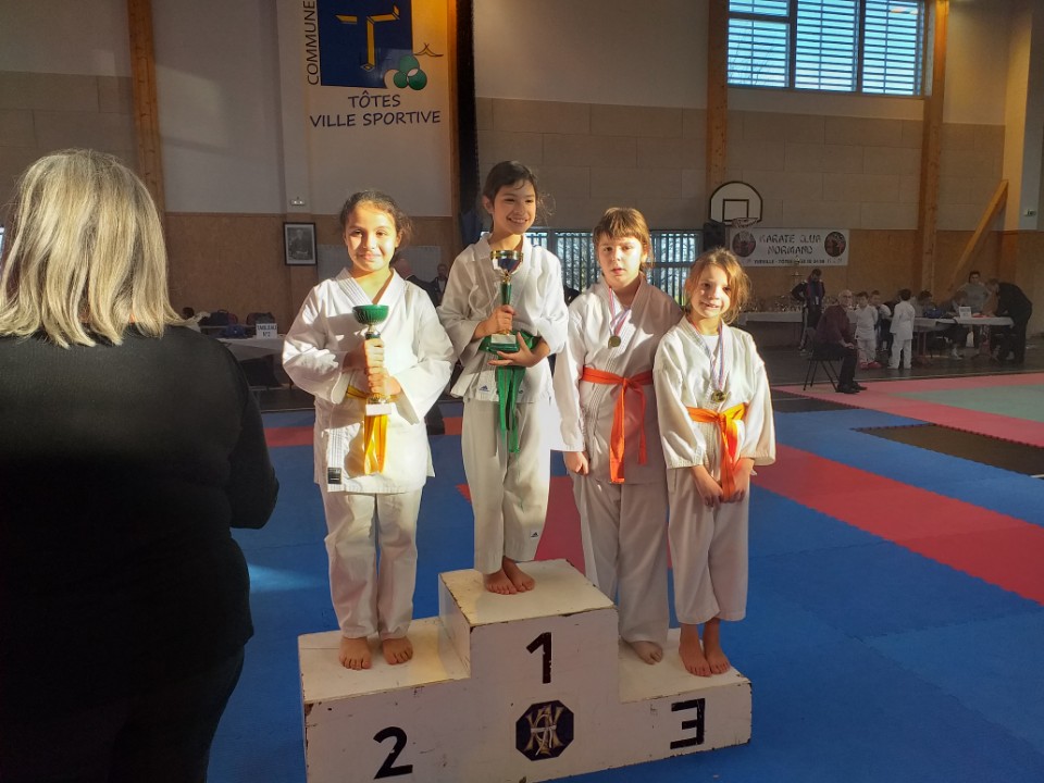 Podium-peites-ceintures-oranges-vertes-coupe-de-Noel-2023