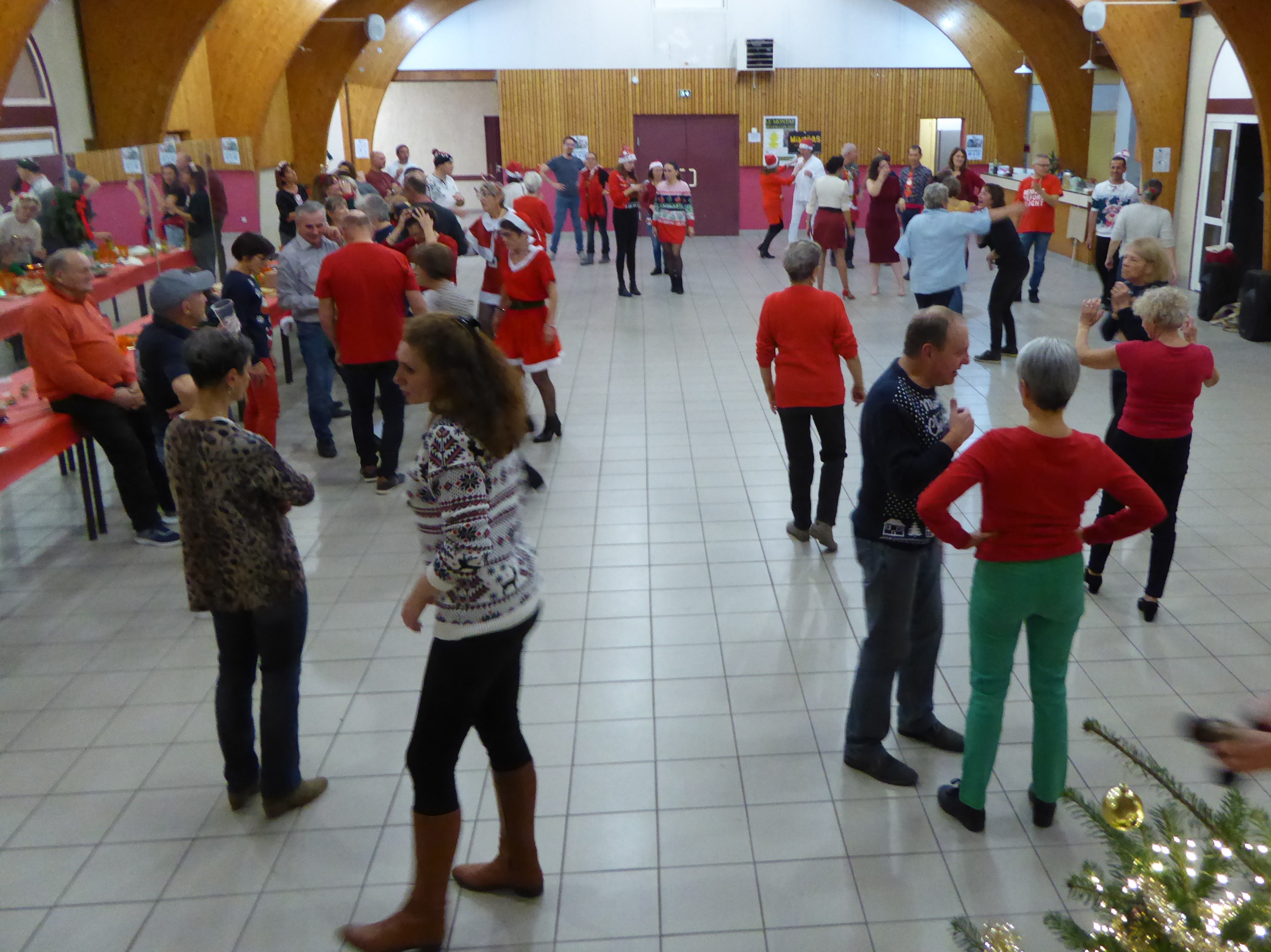 2023 13 19 a7 fete de noel montat danse club