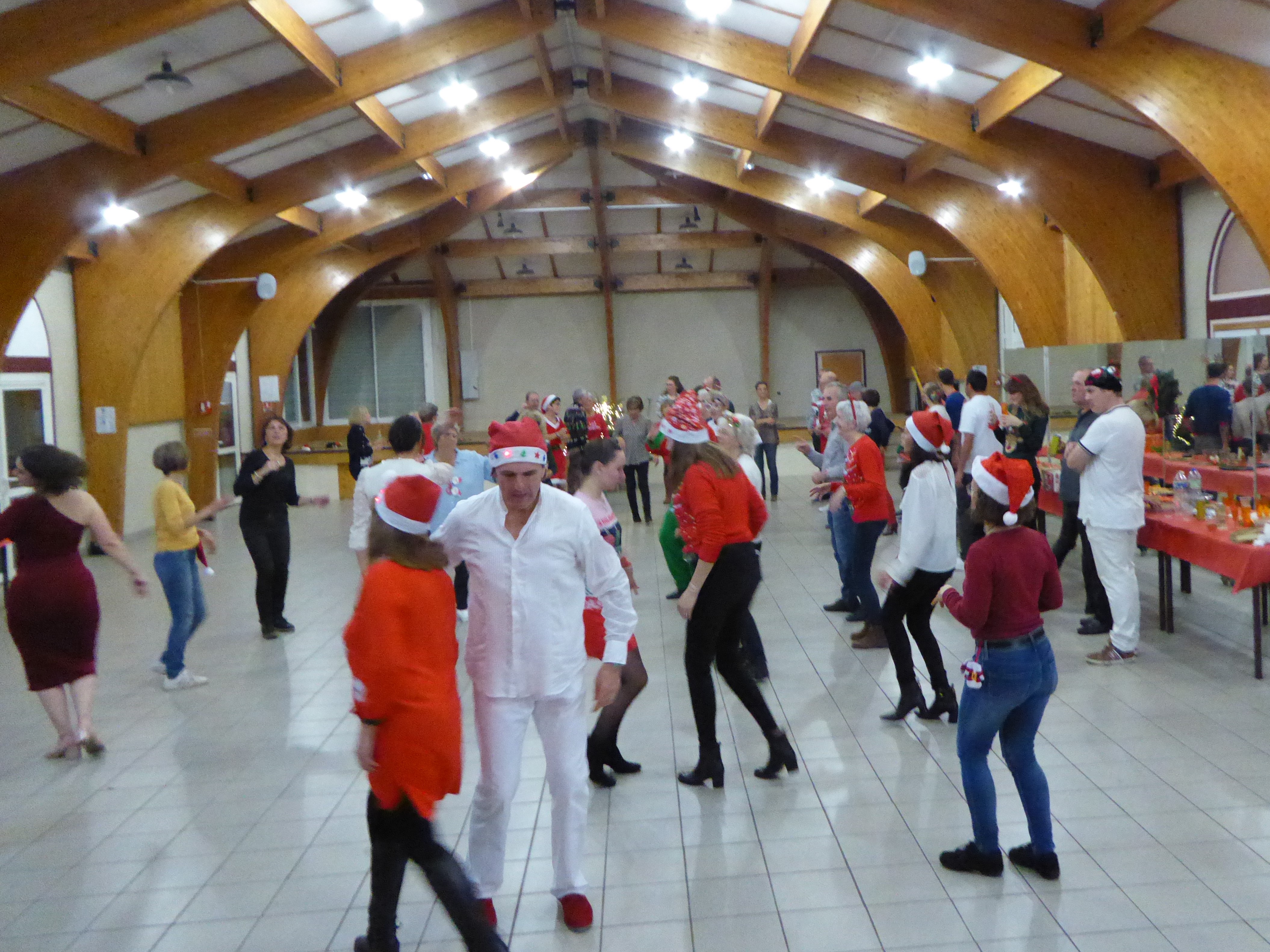 2023 13 19 a6 fete de noel montat danse club