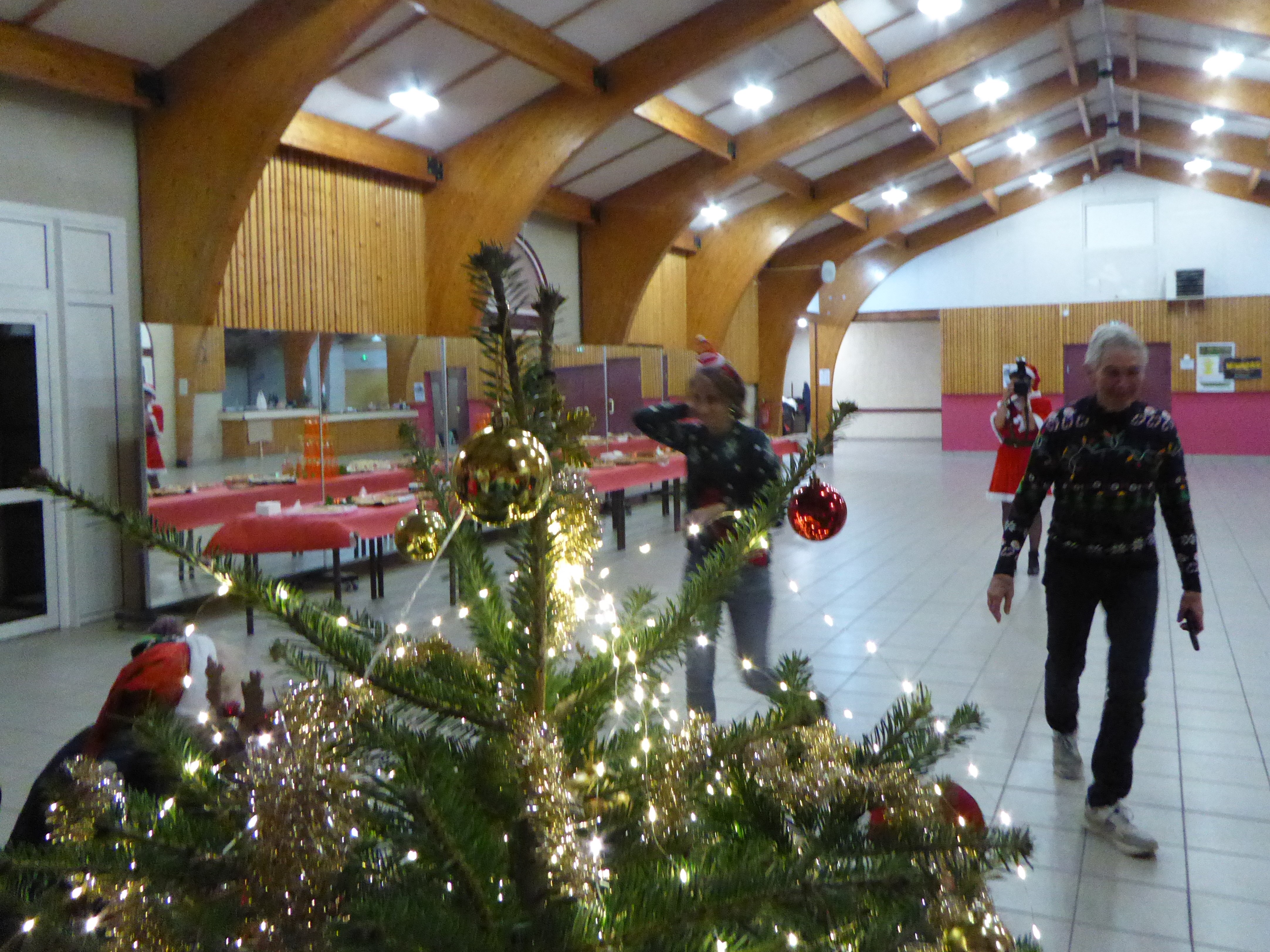 2023 13 19 a4 fete de noel montat danse club