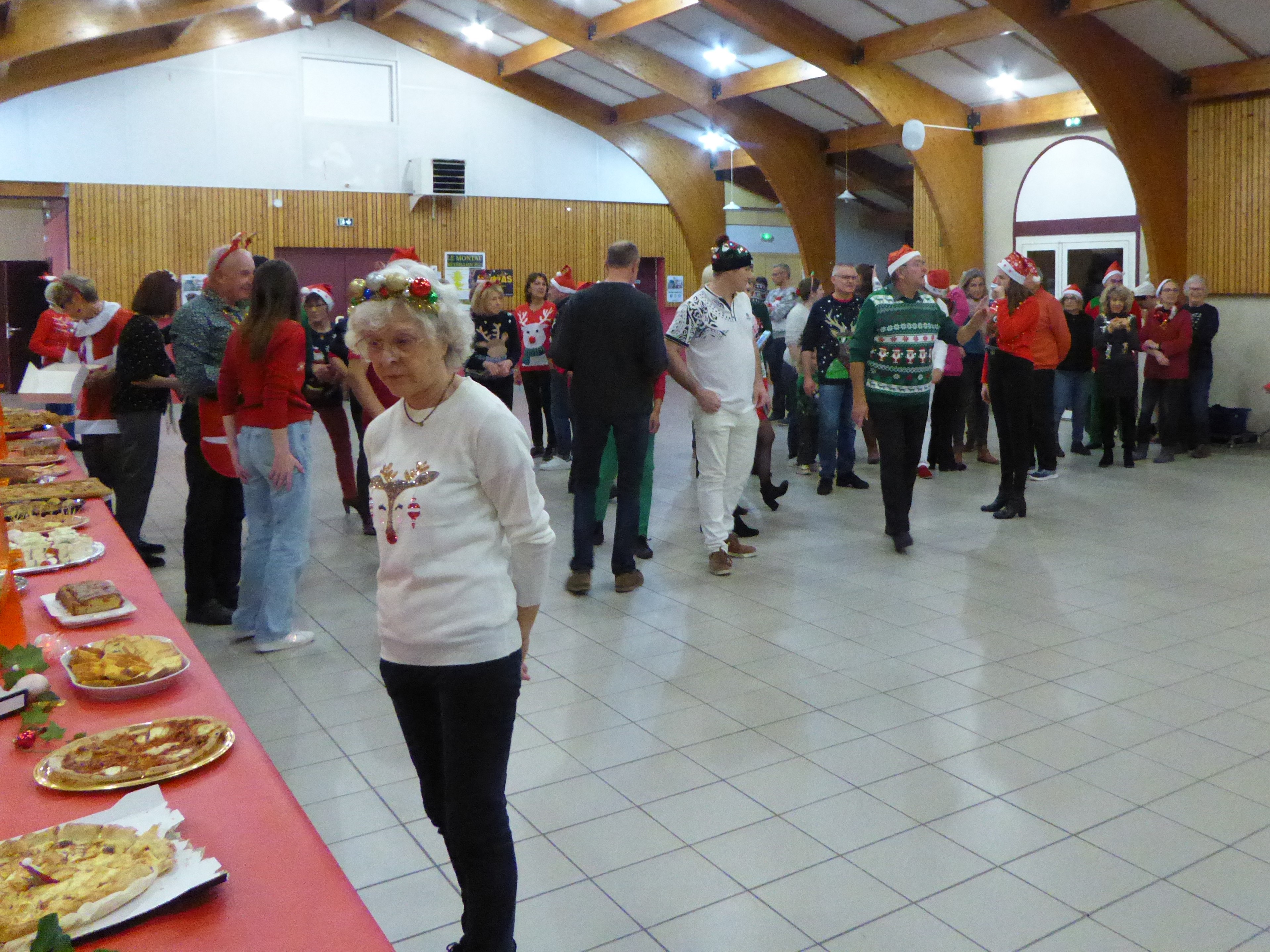 2023 13 19 a3 fete de noel montat danse club