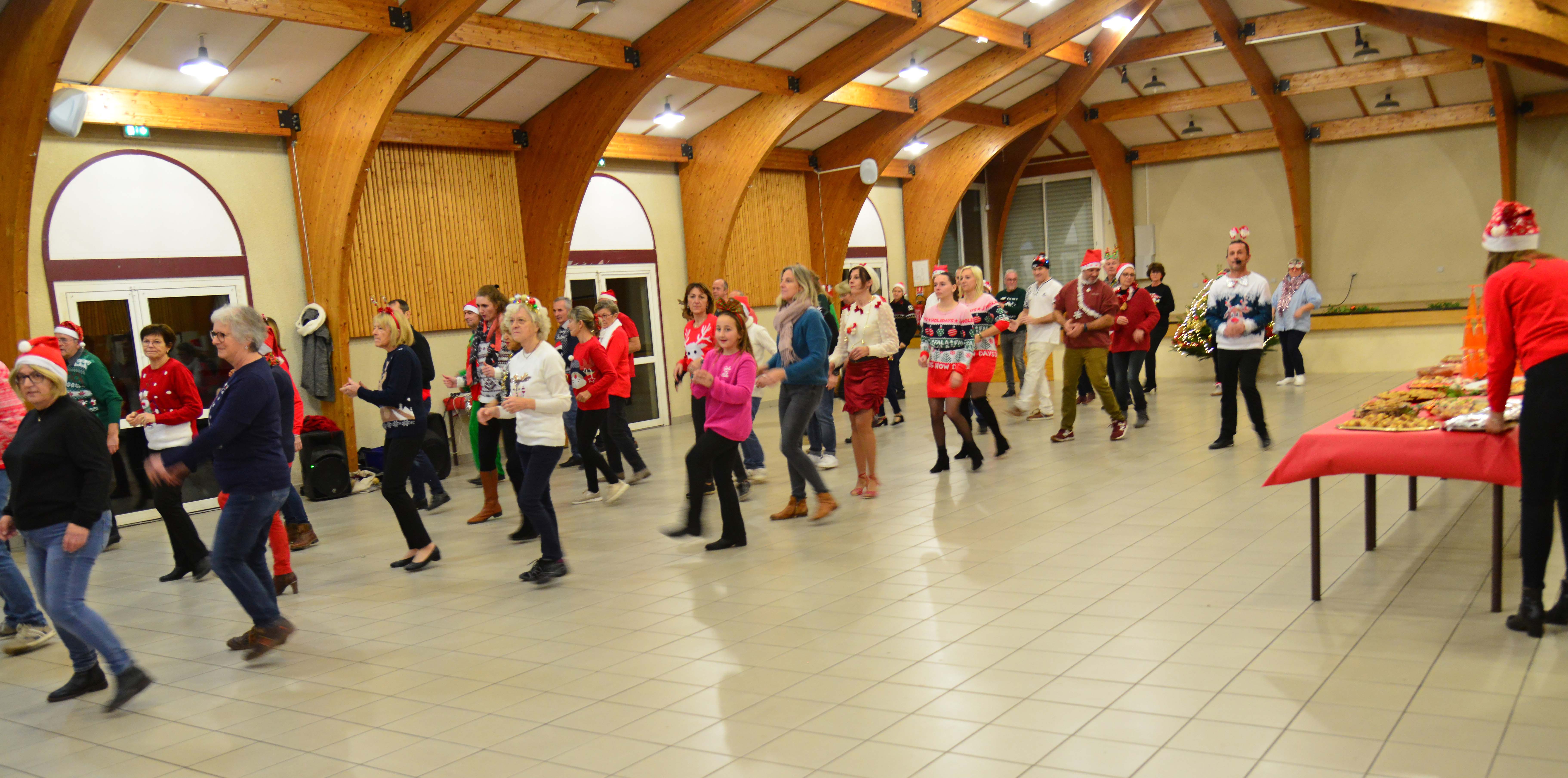 2023 12 19 a7 fete de noel montat danse club