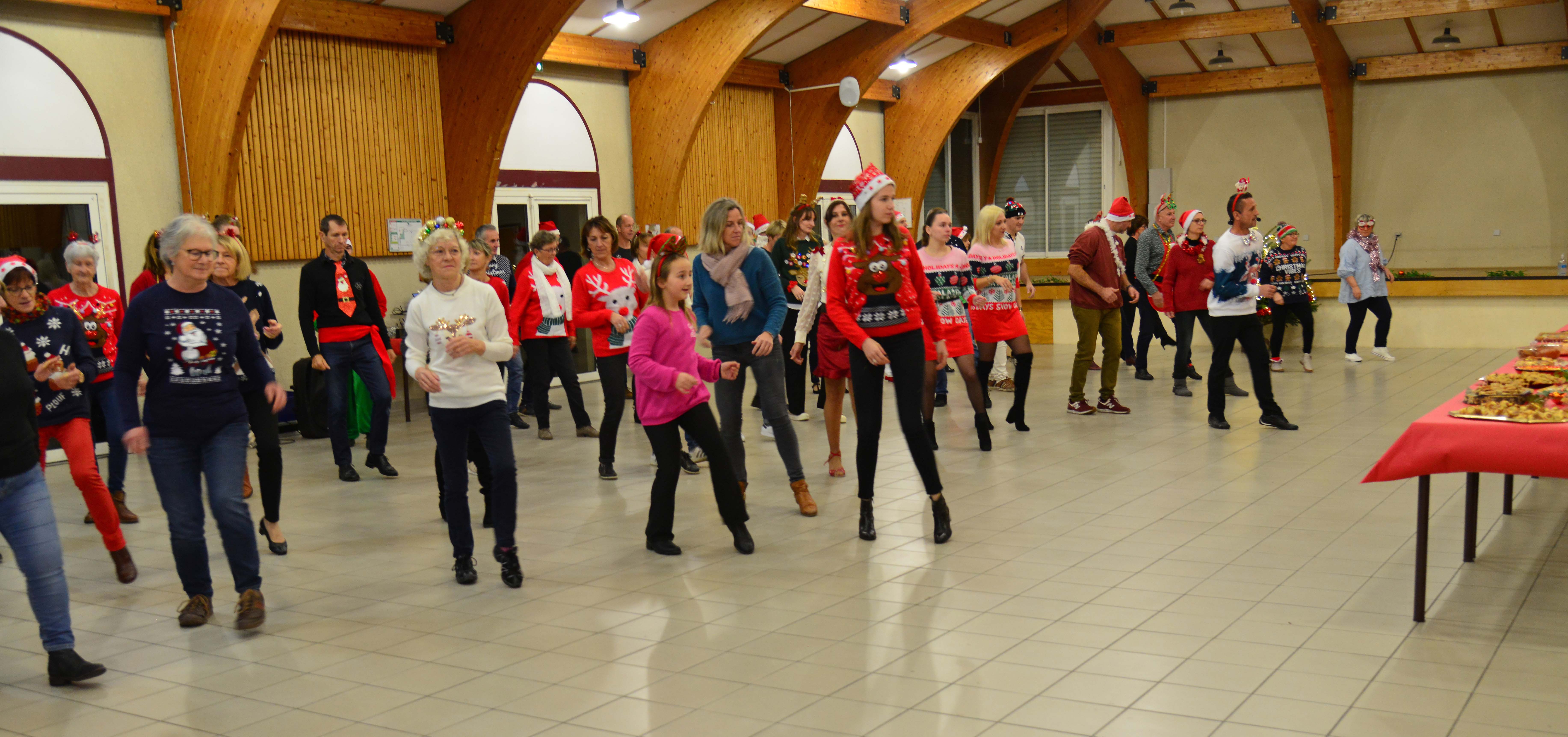 2023 12 19 a6 fete de noel montat danse club
