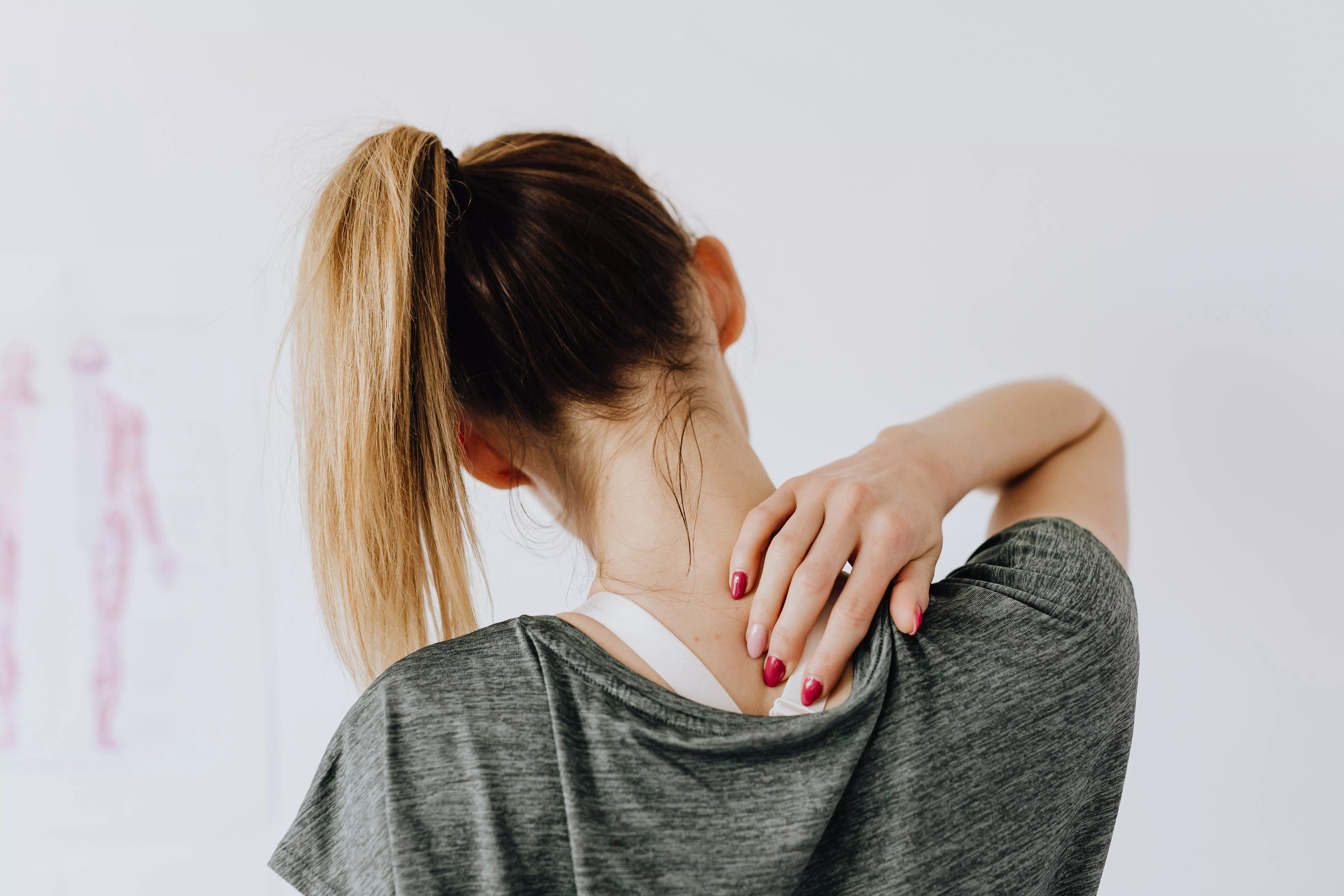 Le praticien Cécile CHABOT, Cabinet Lyon Acupuncture, propose des soins d'acupuncture pour les douleurs cervicales et les tensions des épaules.