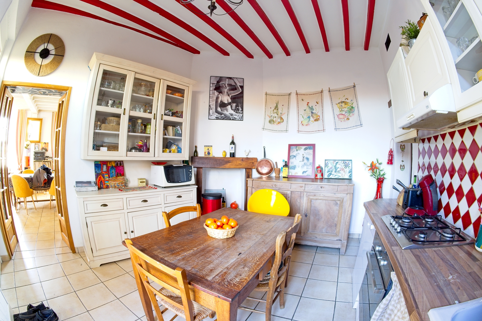 Cuisine femme aux pattes reduite