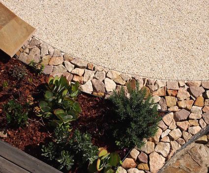 Curved gabion wall showing y joint