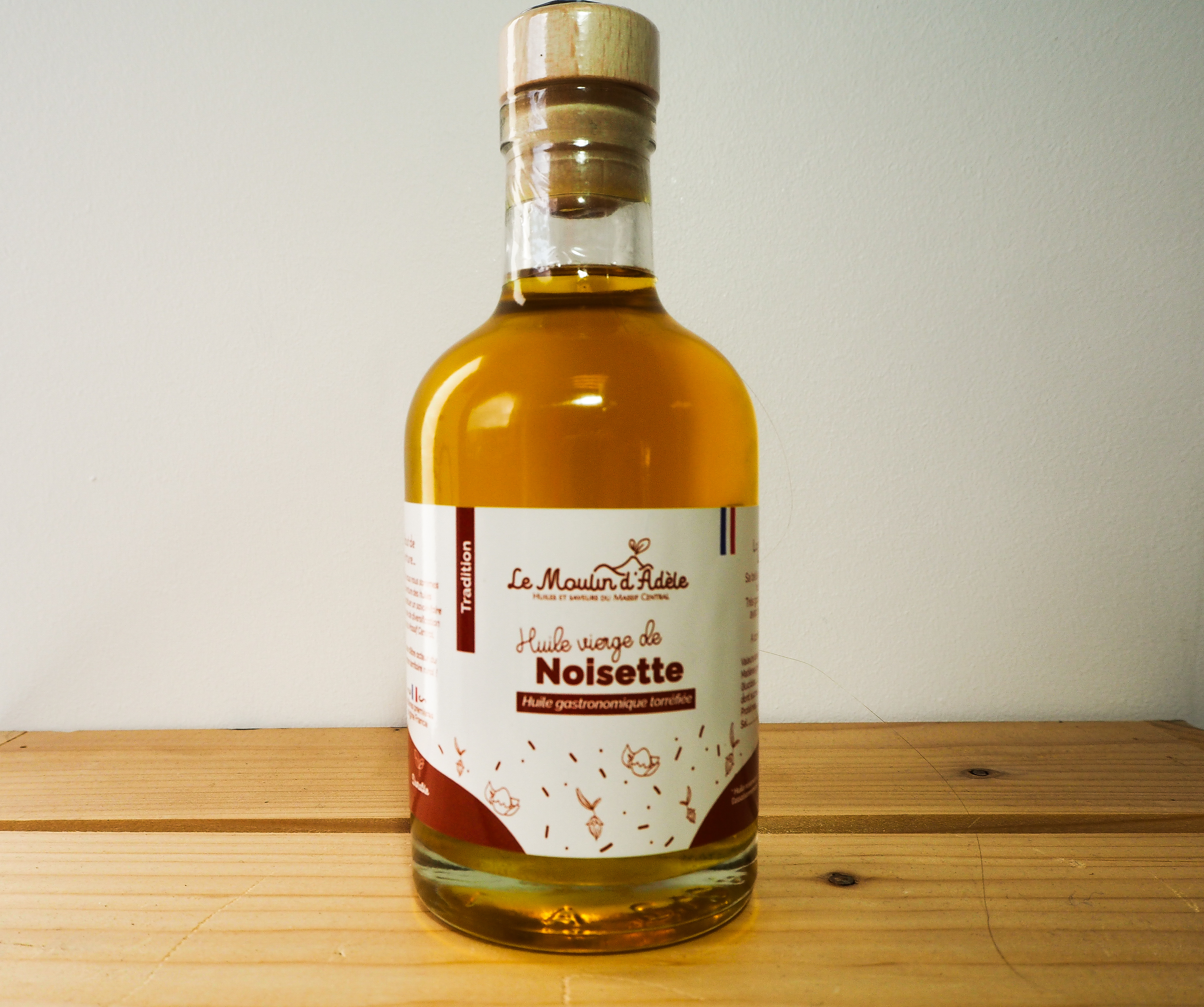 Photo d'une bouteille d'huile de noisette de 20cl