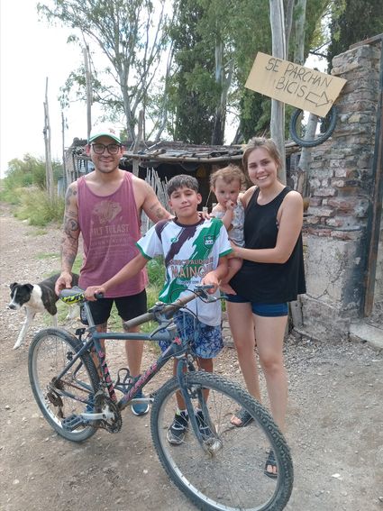 Celebremos a Johan: ¡el reparador de bicicletas de Mainqué!