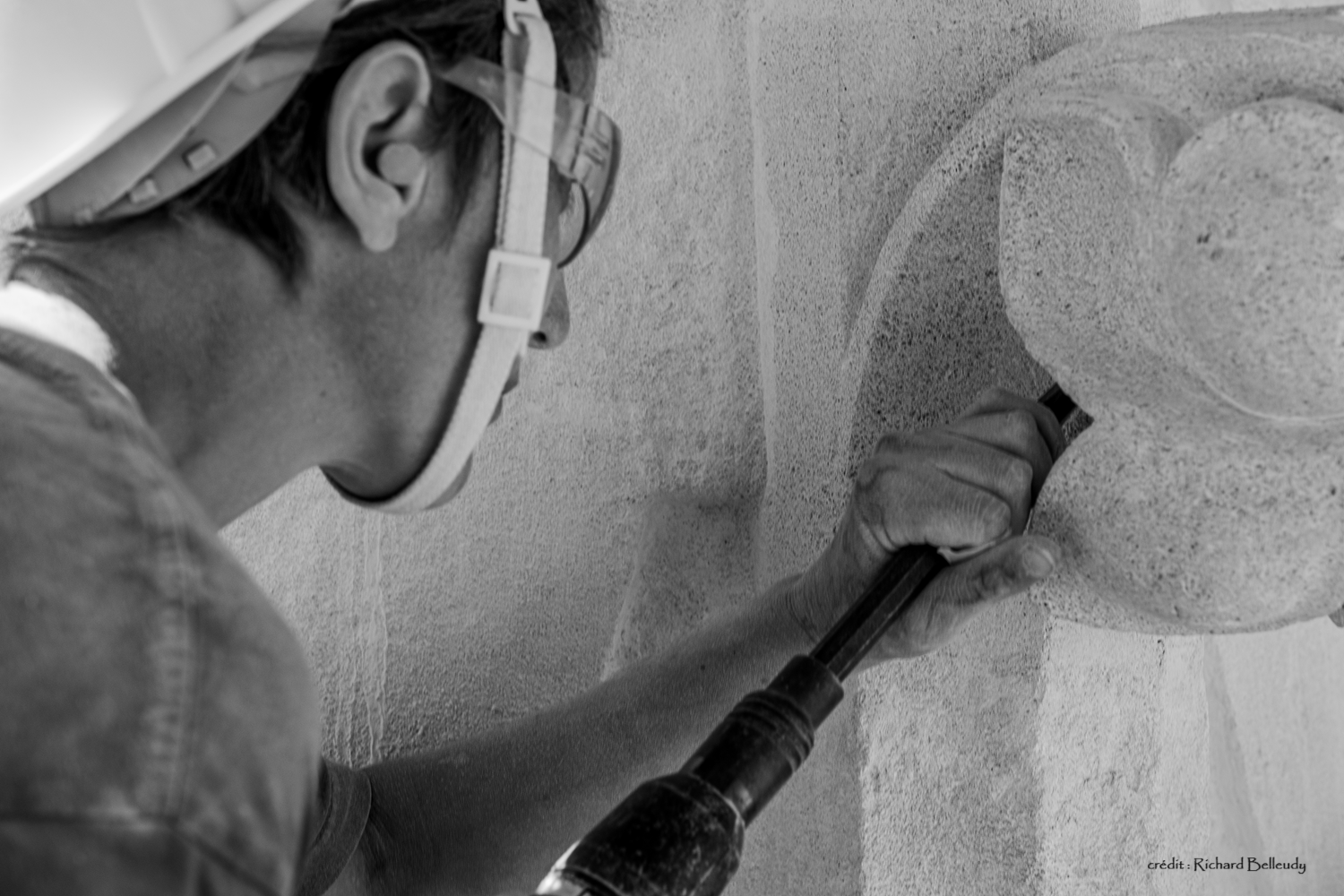 Lola Morlier entreprise Ciselure sculpture sur pierre église des réformés