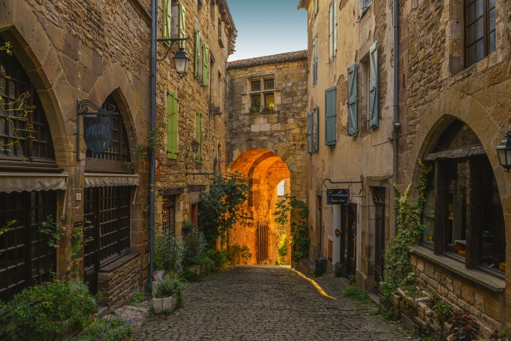 Ruelle-cordes-sur-cieljpg