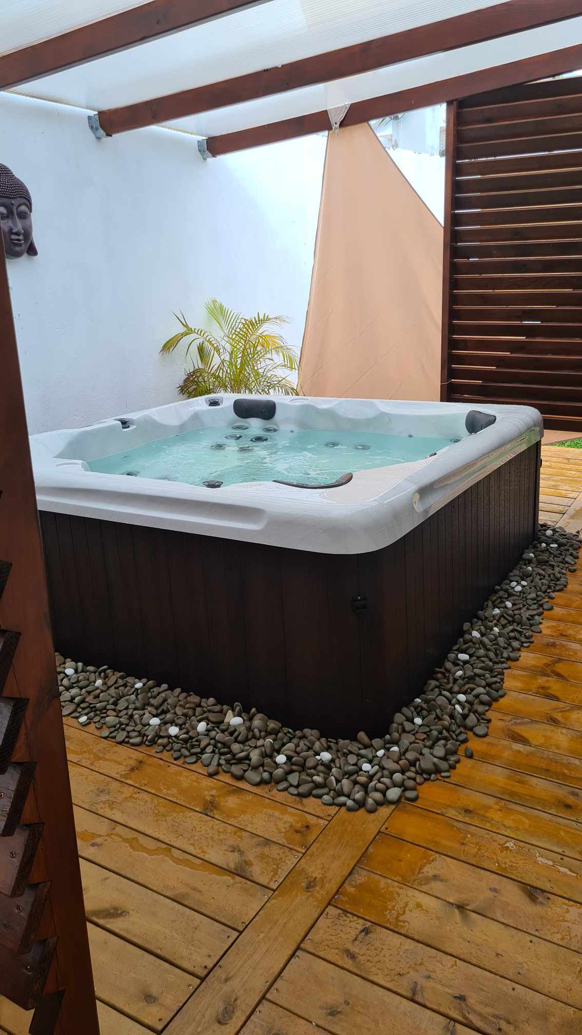 Jacuzzi thérapeutique, confort premium. Aquilis chez lit'dromassage wellness spa & beauty, Votre accès spa privatisé à la Réunion
