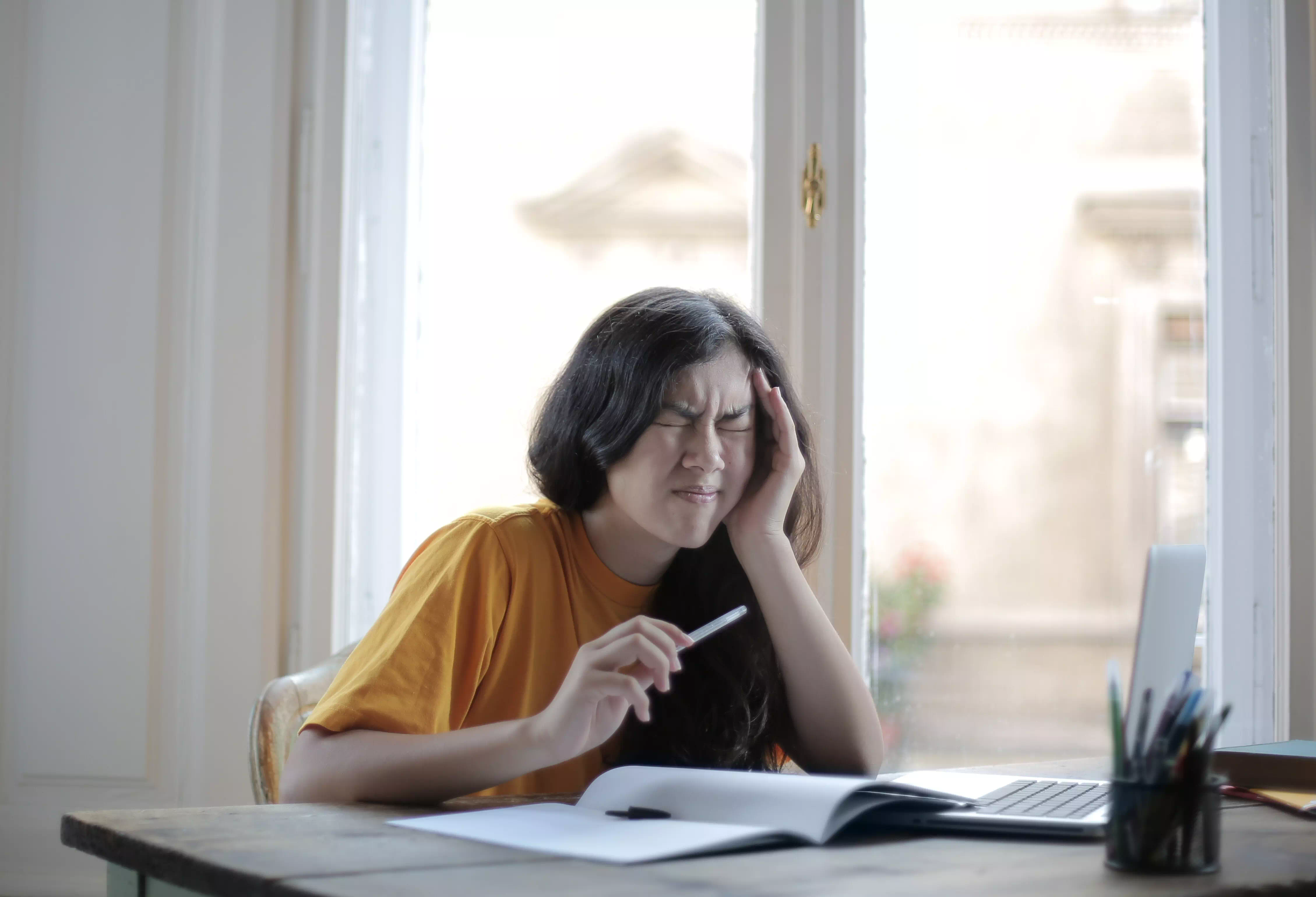 La praticen Cécile Chabot, séances d'acupuncture à lyon pour l'insomnie,  les troubles du sommeil, et les réveils nocturnes.