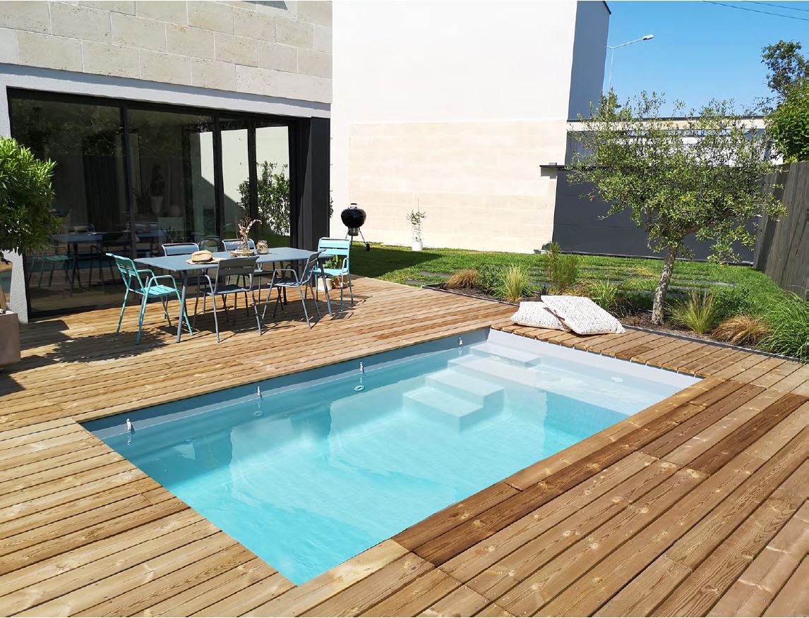 Piscine coque acrylique vs polyester