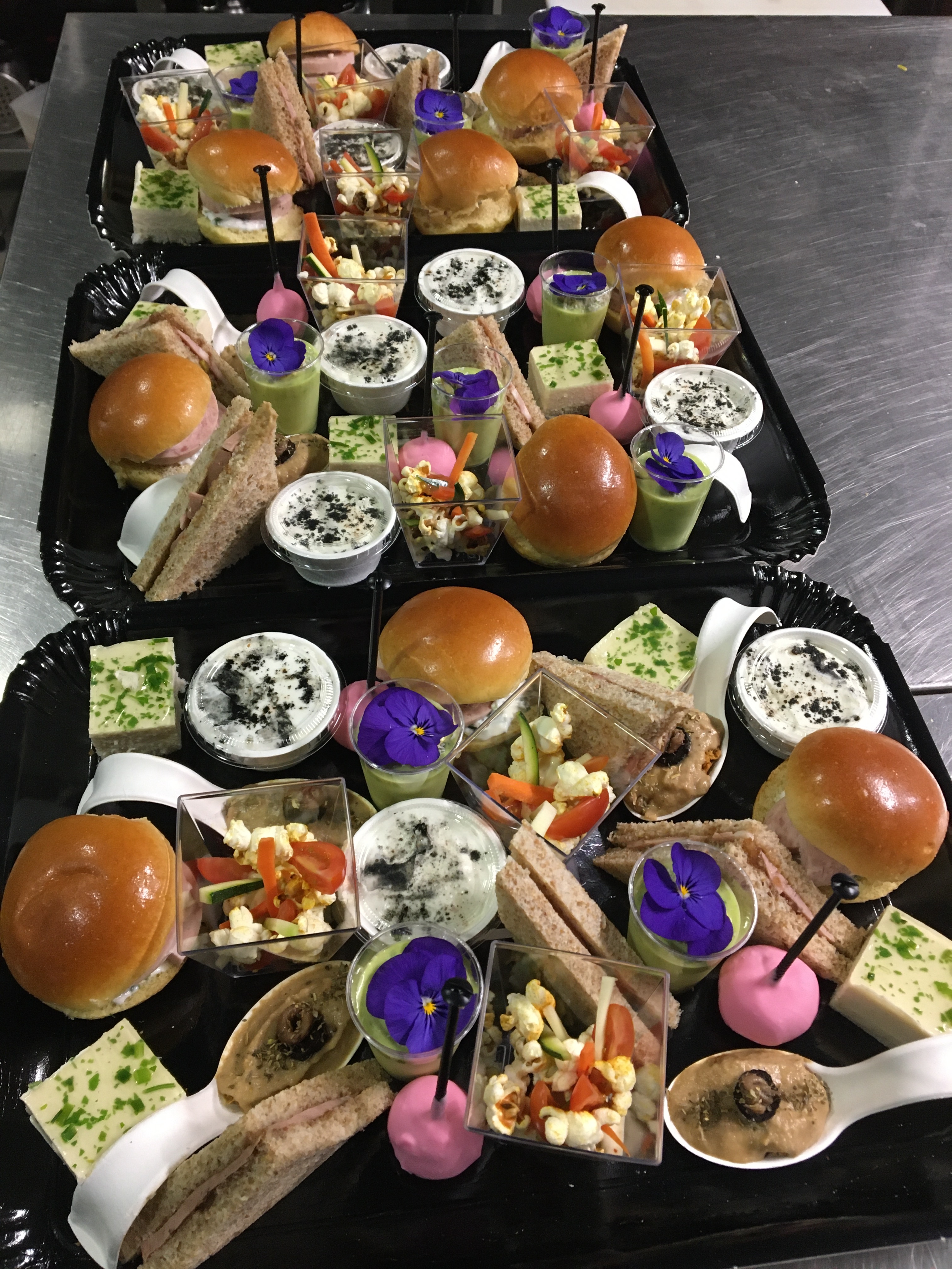 Like eat francis vera chef restaurant nord isere apero cocktail dinatoire verrine buger like eat by francis vera traiteur plats a emporter dejeuner bourgoin jallieu mariage communion bapteme