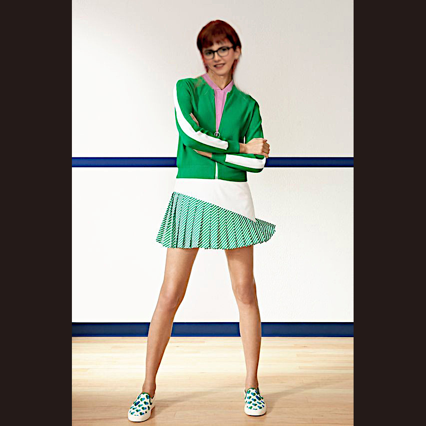 Moi en tenue de tennis de créateur.
Tant qu'à faire être en fille autant être stylée.
