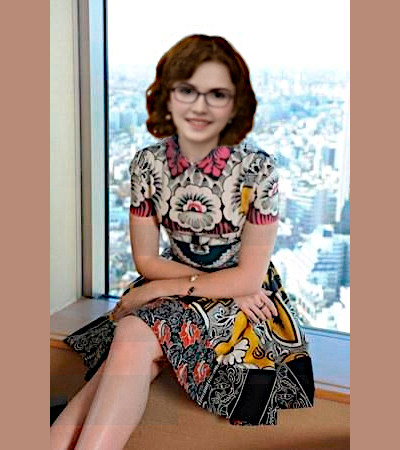 Joli robe imprimée et mise en plis.