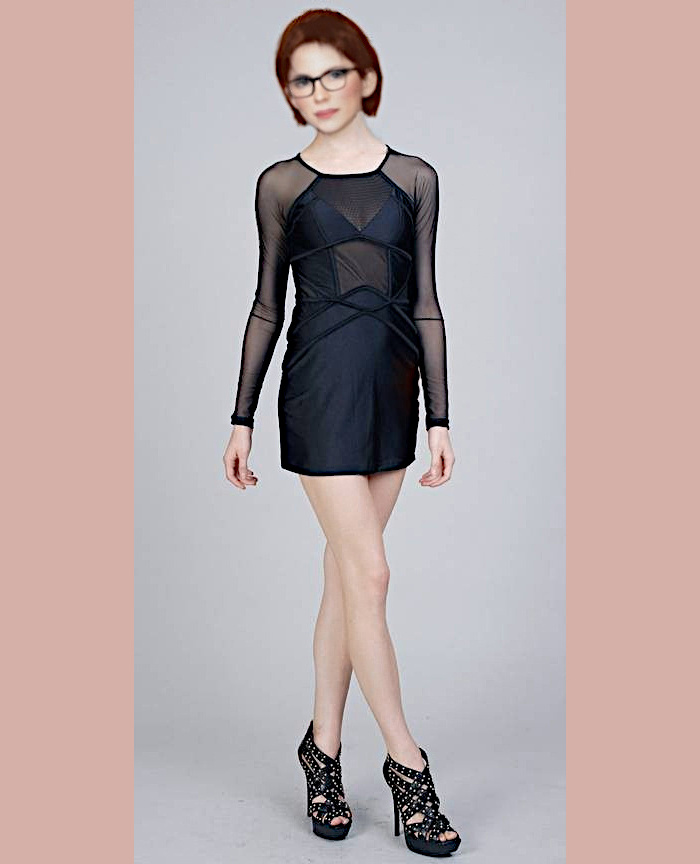 Cindy en tenue de bal.