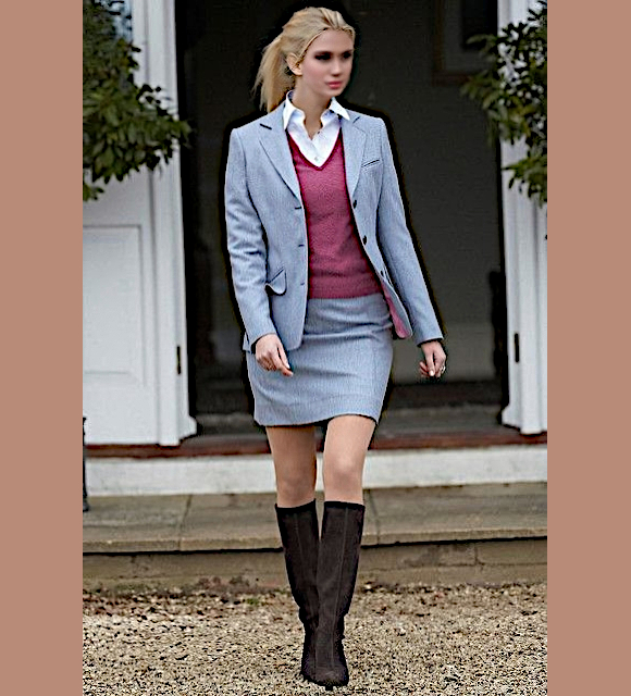 Daphné en tailleur et bottes.