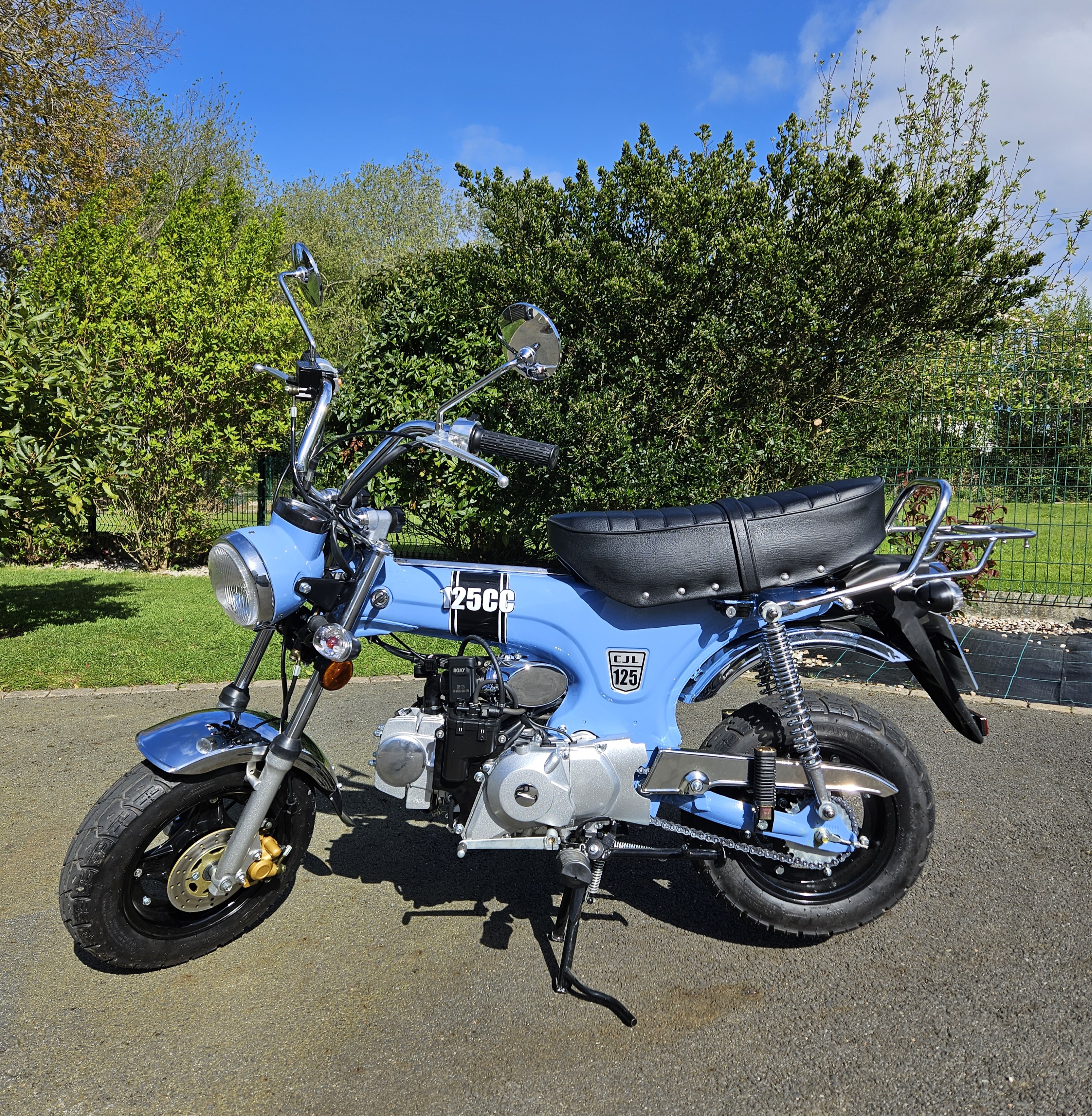 Notre nouvelle moto 125. Une dax 70, à 4 vitesses...