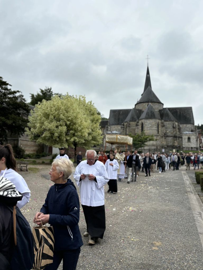 Procession saint sacrement  9 5 