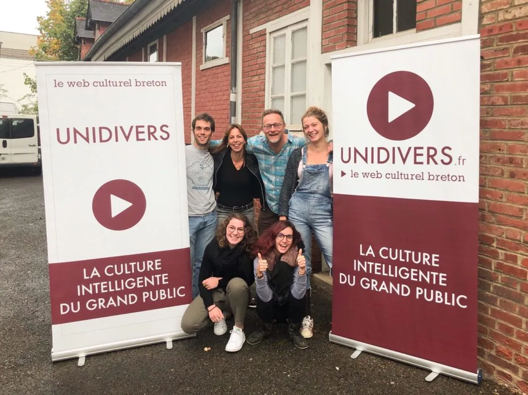 UNIDIVERS.FR; programmation de spectacle pas cher; Culture intelligente du Grand Public en Bretagne; promotion de spectacles de rue pas cher en ligne; spectacle vivant pas cher; spectacle pas cher pour collectivité; animation CE pas cher en ligne; spectacle pas cher pour comité d'entreprise, arbre de Noël; duo Clarkie & Gaibeule sur Unidivers; culture intelligent avec Clarkie & Gaibeule; le duo rétro rigolo, Clarkie & Gaibeule.