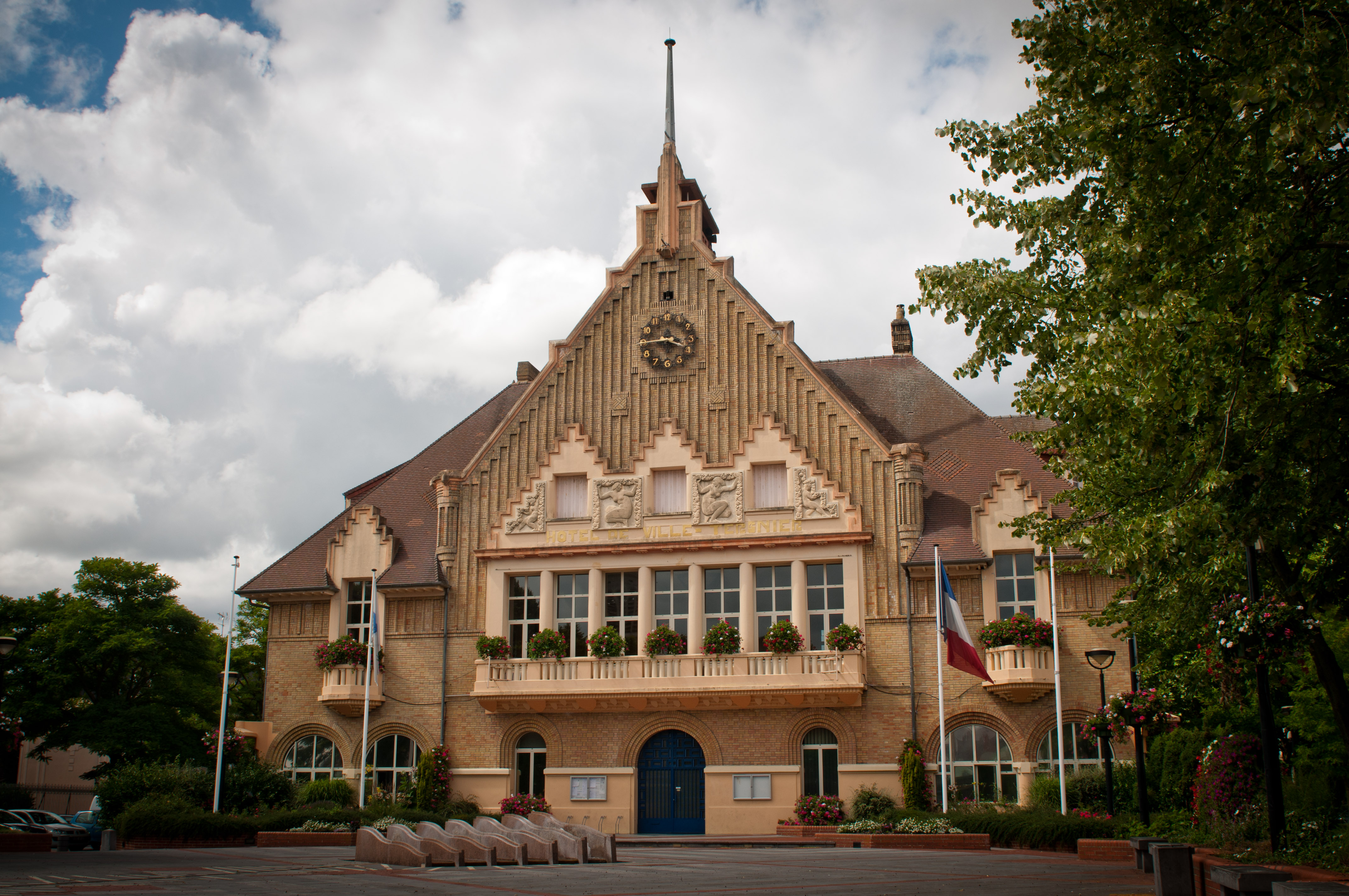 L hotel de ville de tergnier amin toulors