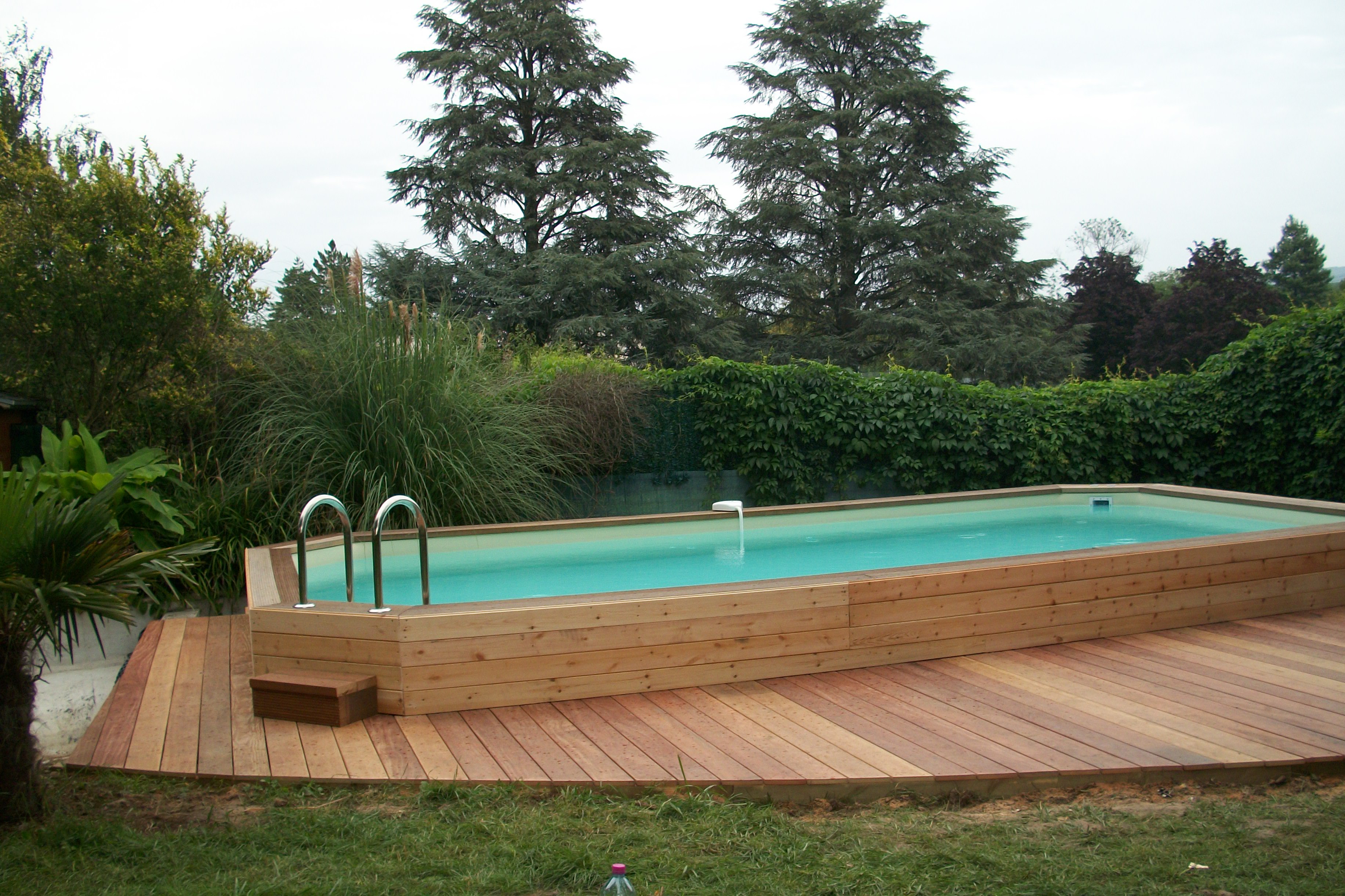 Piscine semi enterree