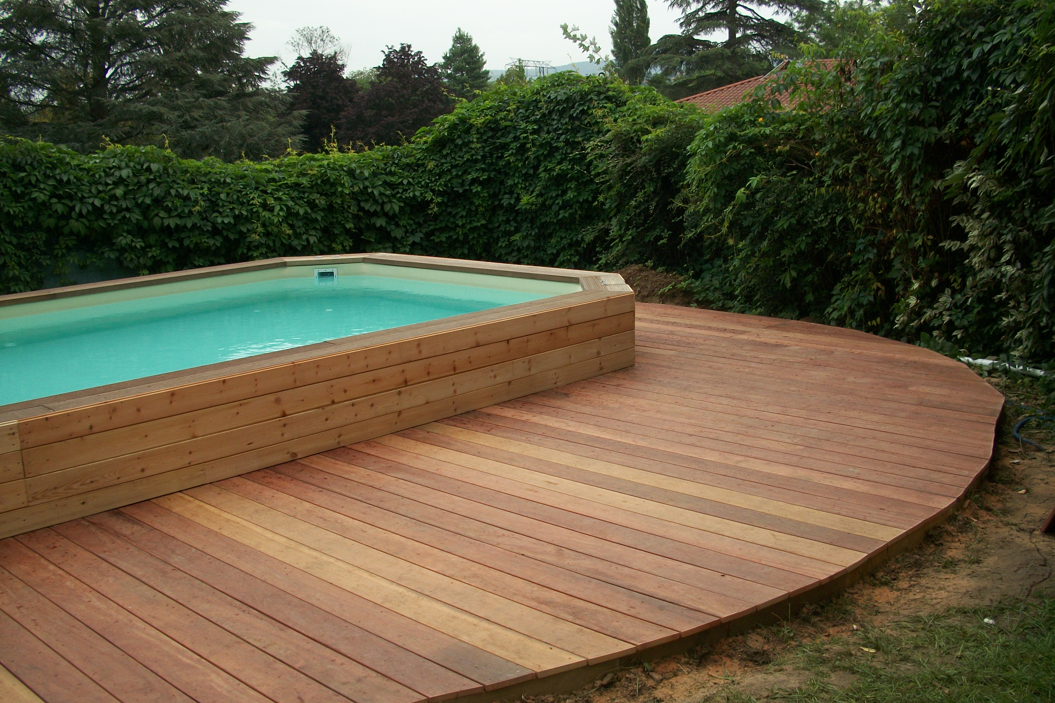 Piscine avec terrasse en ipe