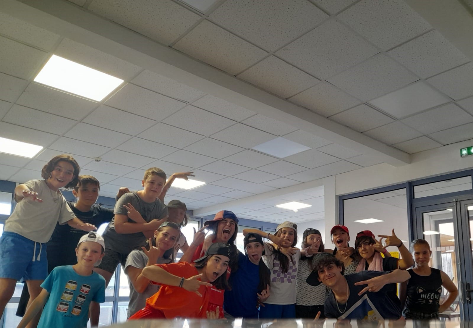 Photo groupe salle d activites