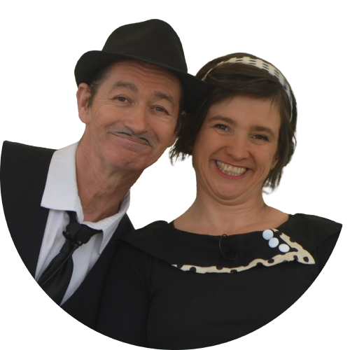 Clarkie & Gaibeule, Le "Duo Rétro-Rigolo"; interprètes de Chanson française accessible et tous publics; spectacle clownesque de Chanson française pas cher pour collectivités, "Arbre de Noël" 2024; spectacle de clowns pour enfants pas cher, Clarkie & Gaibeule; devis pas cher pour programation événementielle; Clarkie & Gaibeule.