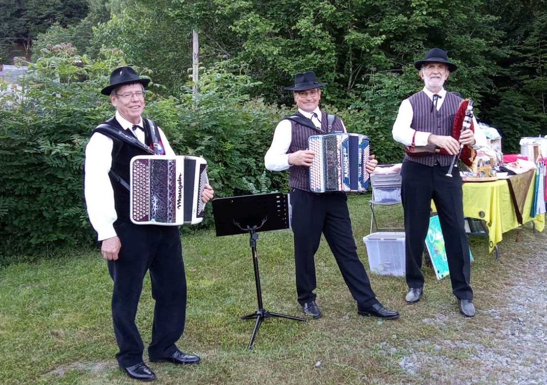 Photo-marche-st-sulpice-les-bois-musiciens-2