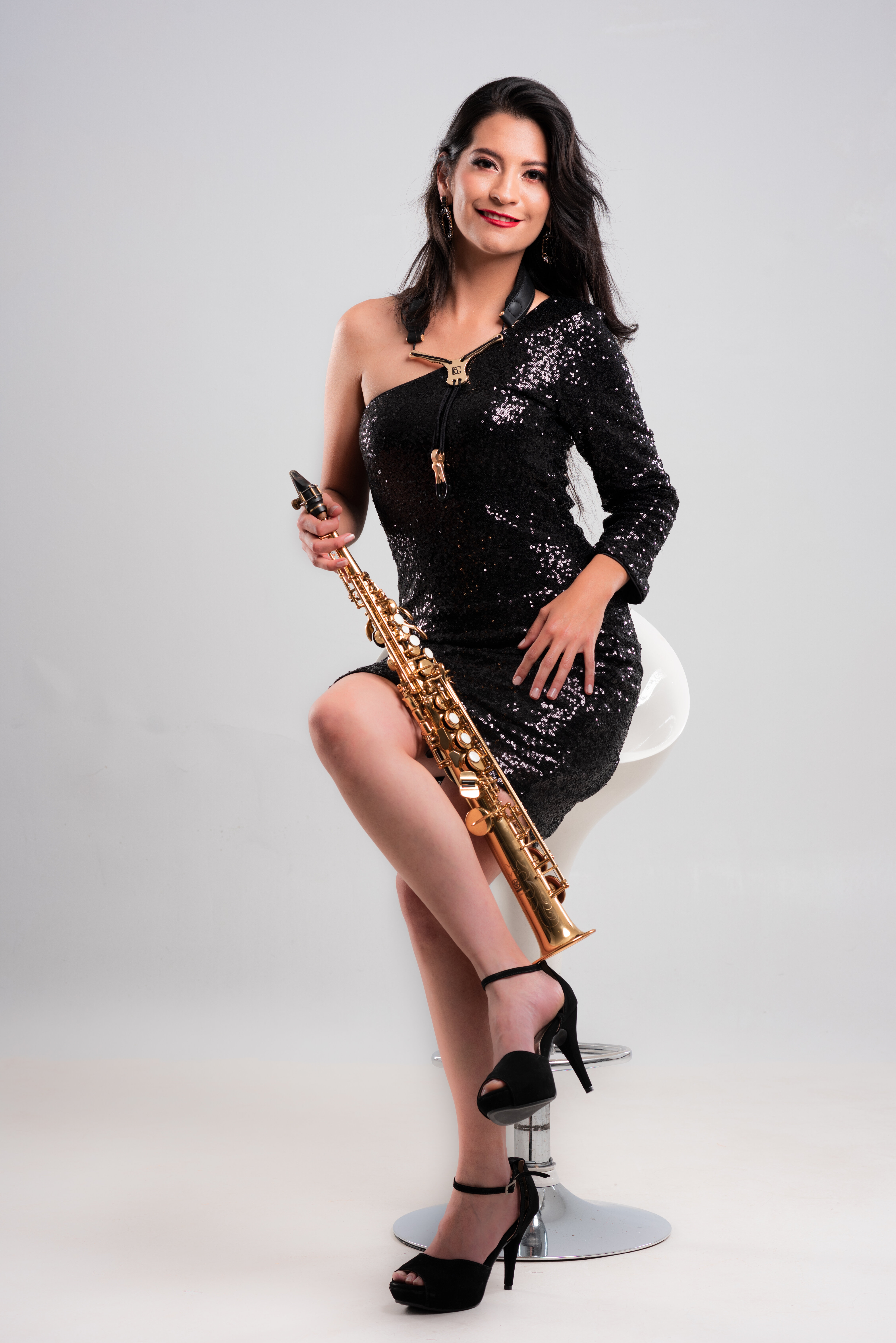 Mishell Torres, saxofón, clases de saxofón, música en vivo, Quito, Ecuador 