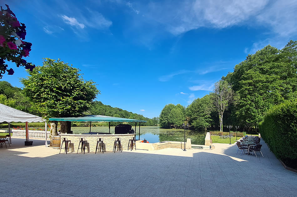 Le seuillon terrasse etang 1