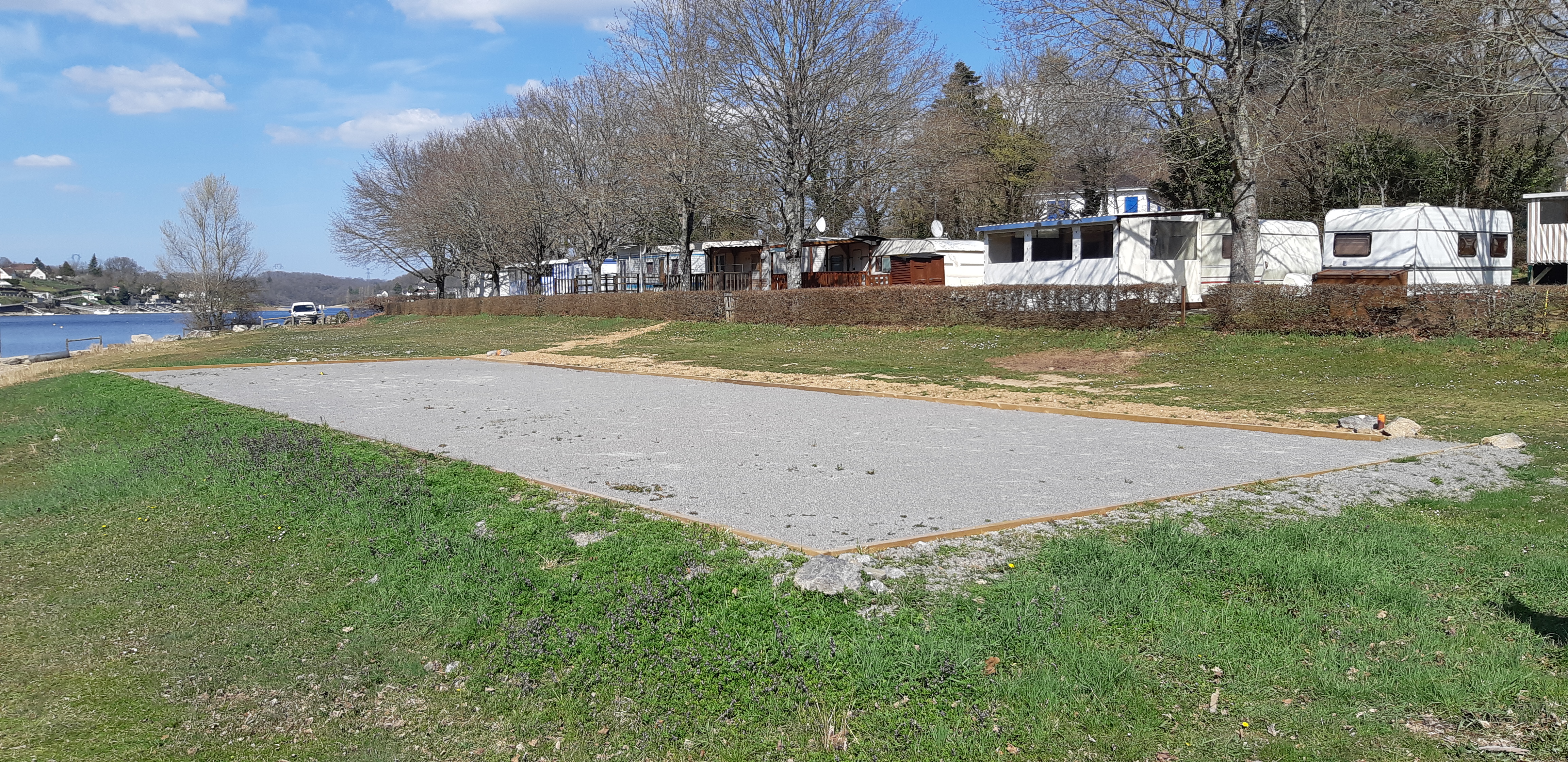 Terrain de petanque bas