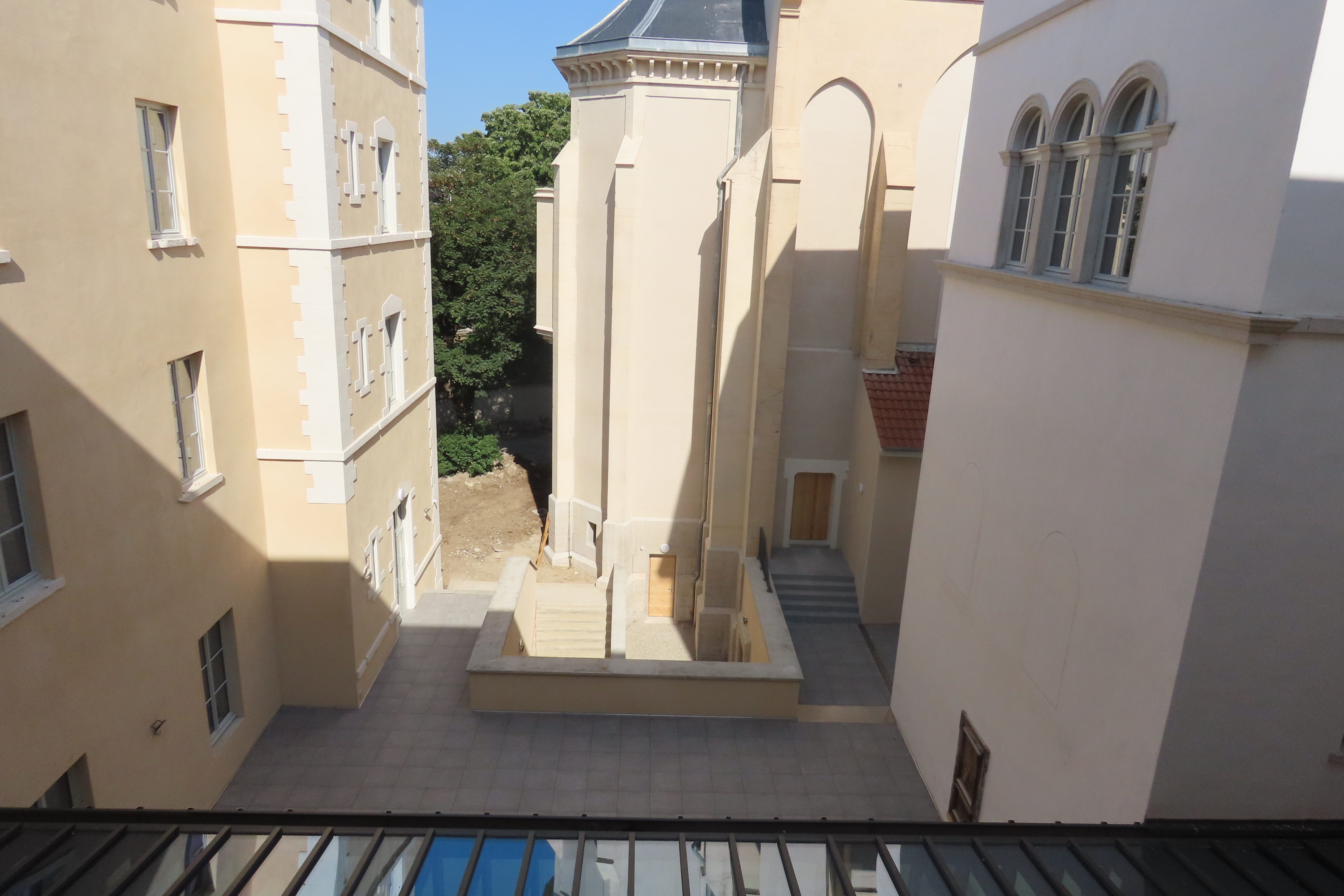 Cour inte rieure scolaire avant