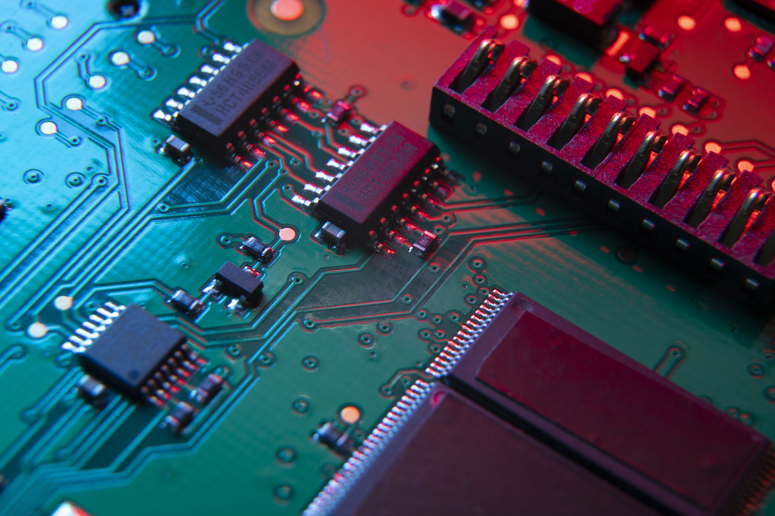 Circuit-board-close-up-with-different-components