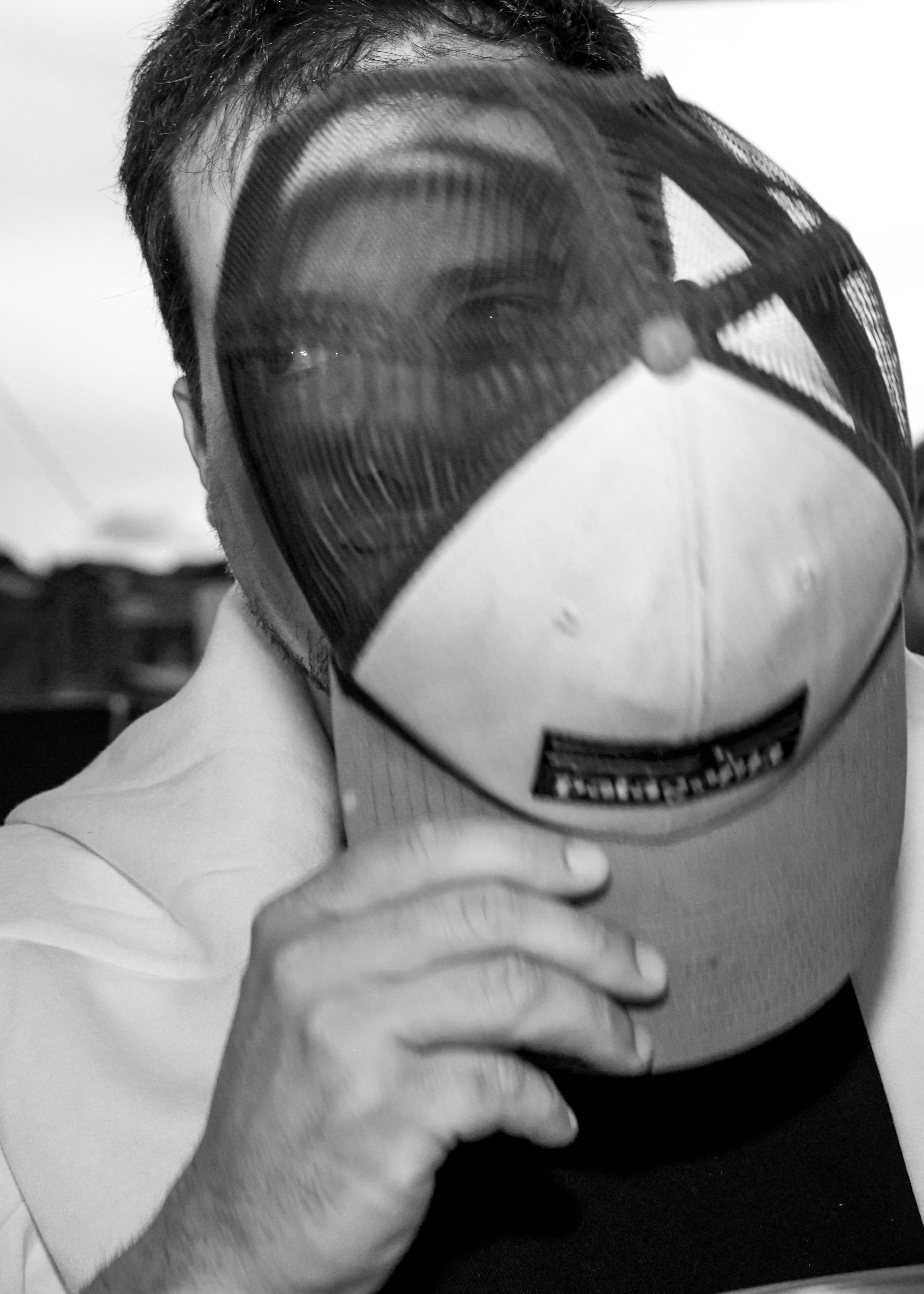 Pierrot regard a travers casquette 02 08 2024 nb v2