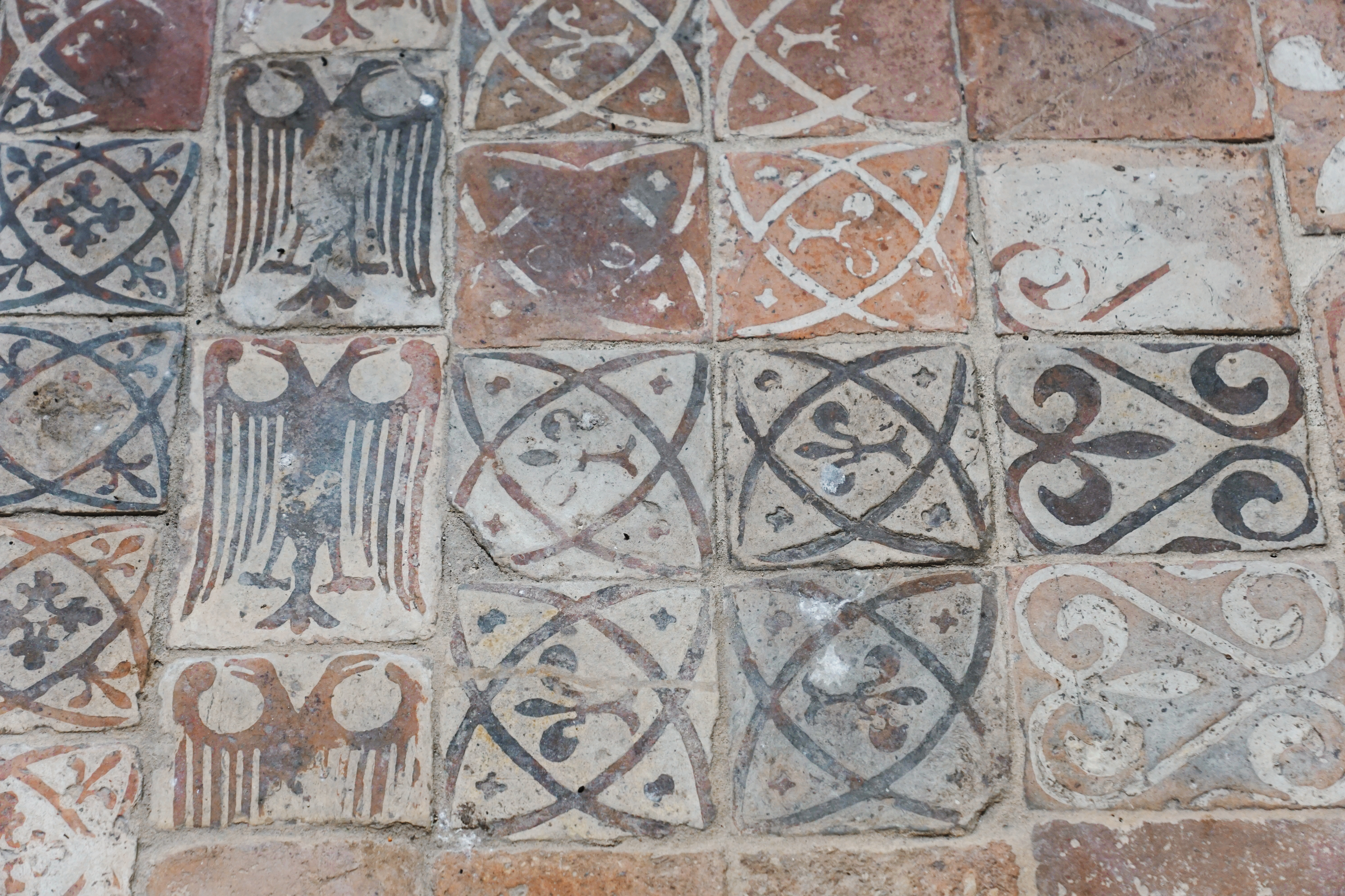 Pays-d-Auge-St-Pierre-sur-Dives-Abbaye-pavement