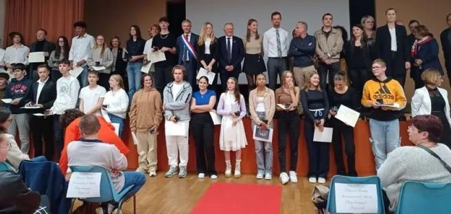 Le collège George Sand d'Avord a célébré la réussite de ses 72 lauréats au DNB