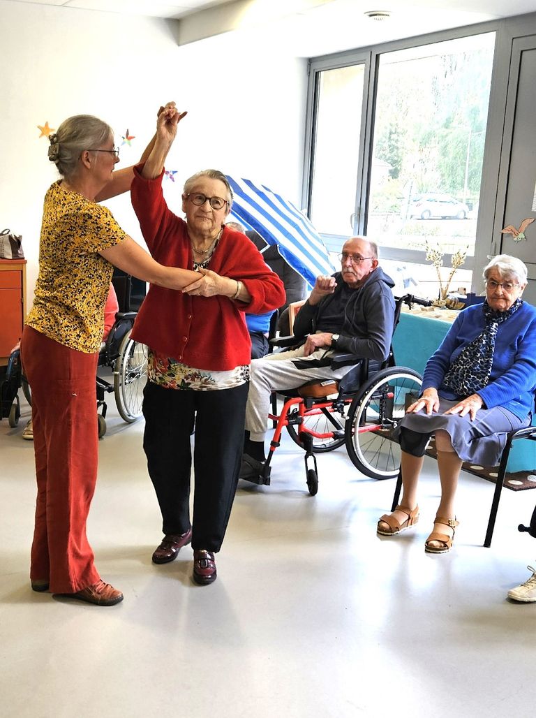 8ciek temps fort danse en ehpad atelier