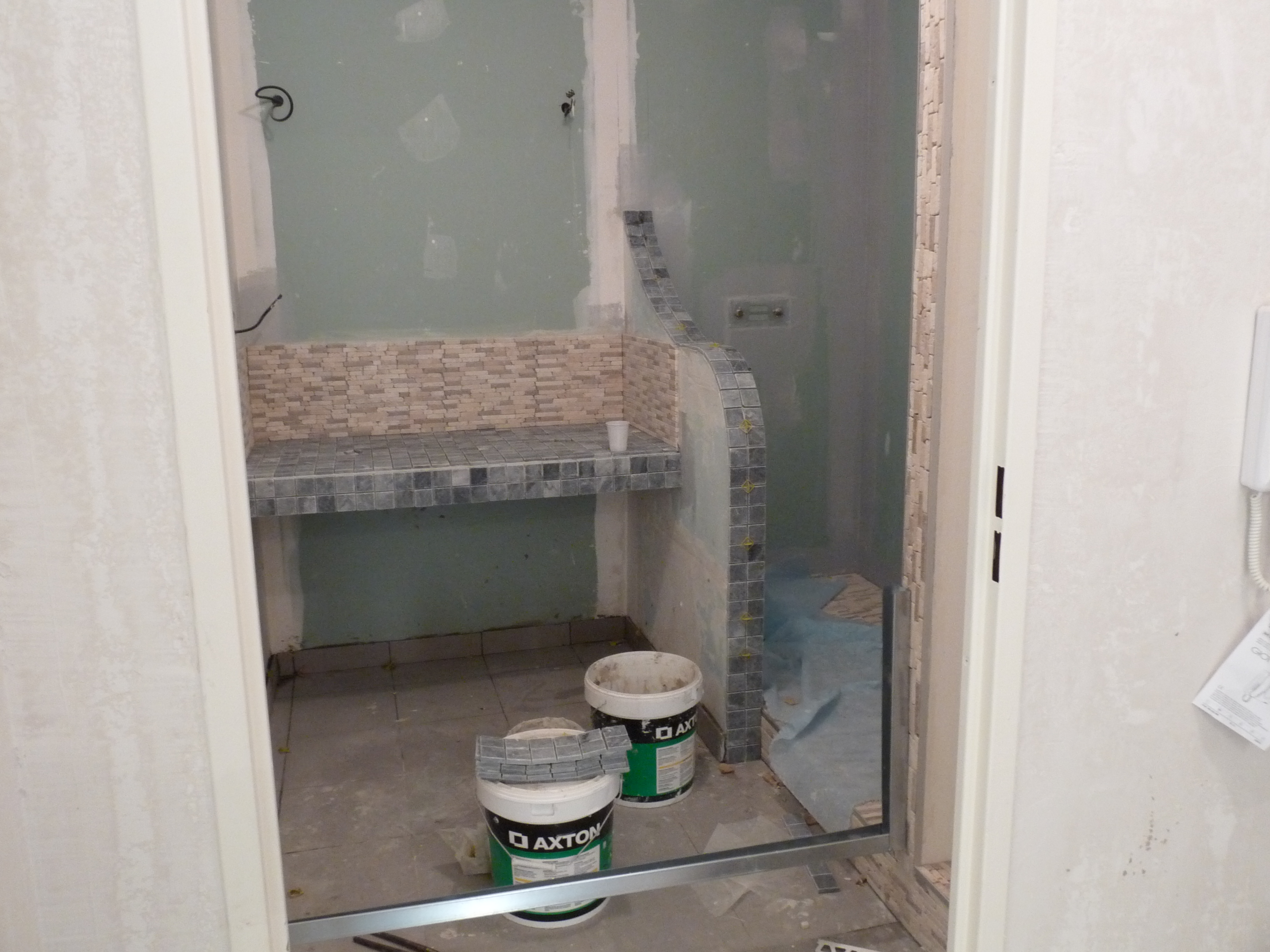 P1050546salledebain2