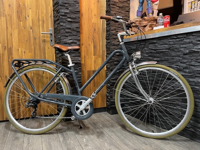 velo ville arcade aluminium gris 28 pouces 7 vitesses taille de 1M52 a 1M80 prix 350 euro