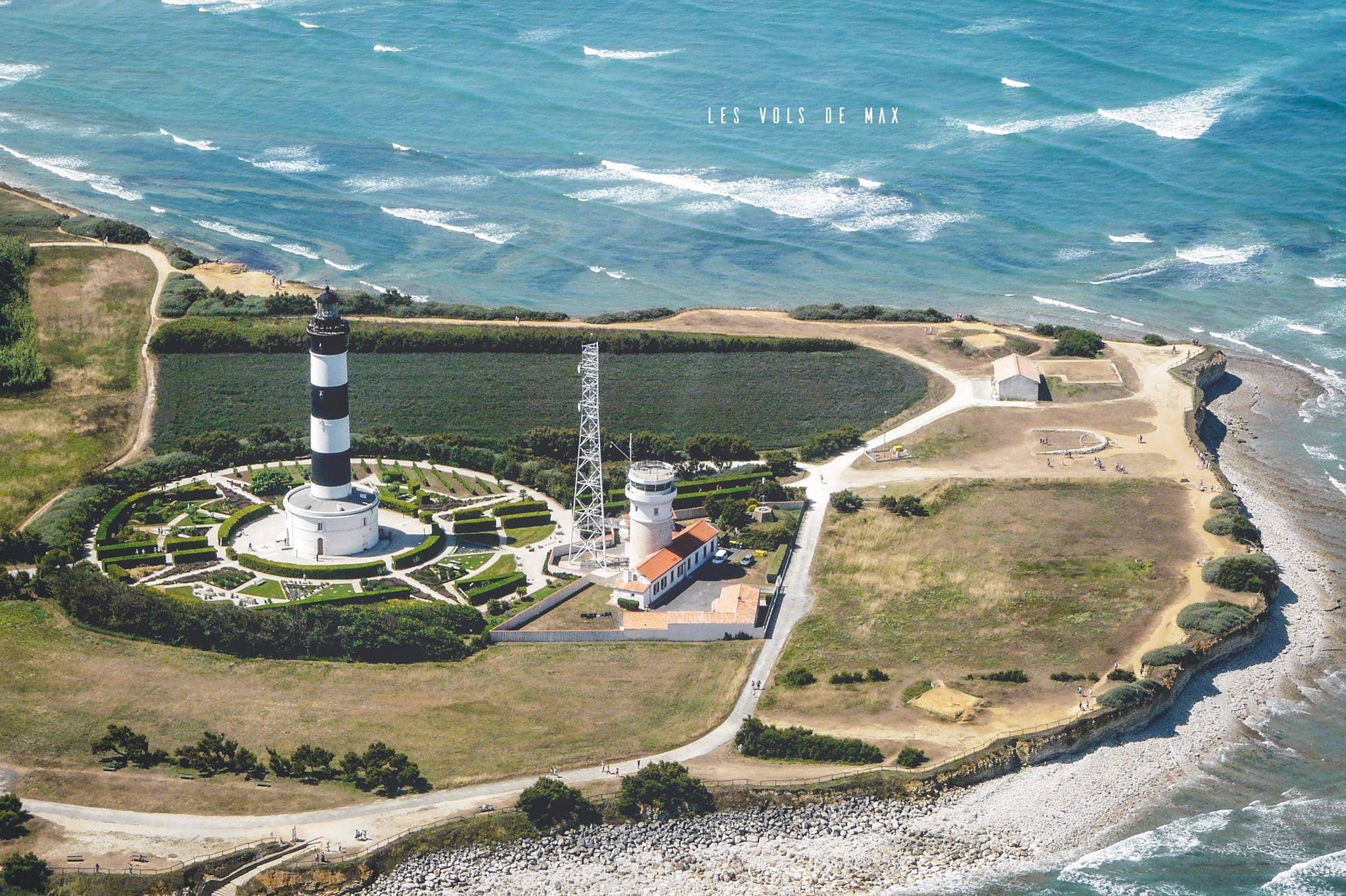 Vue-aerienne-9ba-chassiron-le-phare