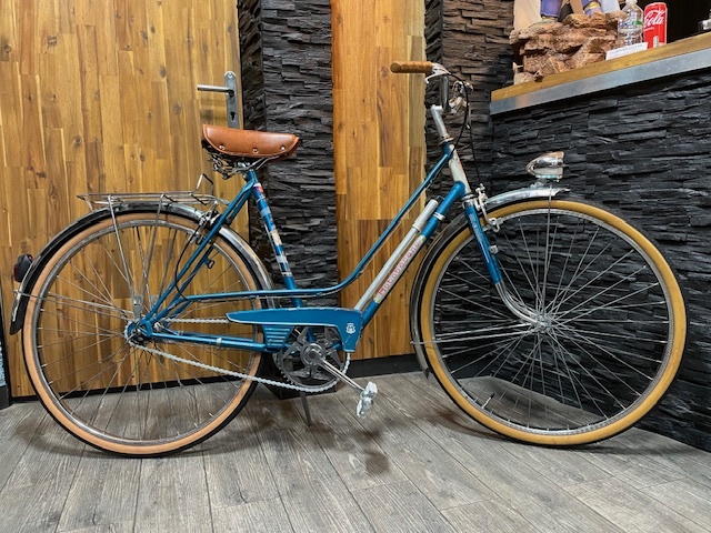 velo vintage ville motobecane acier bleu 650 pouces 1 vitesse taille de 1M63 a 1M75 prix 250 euro