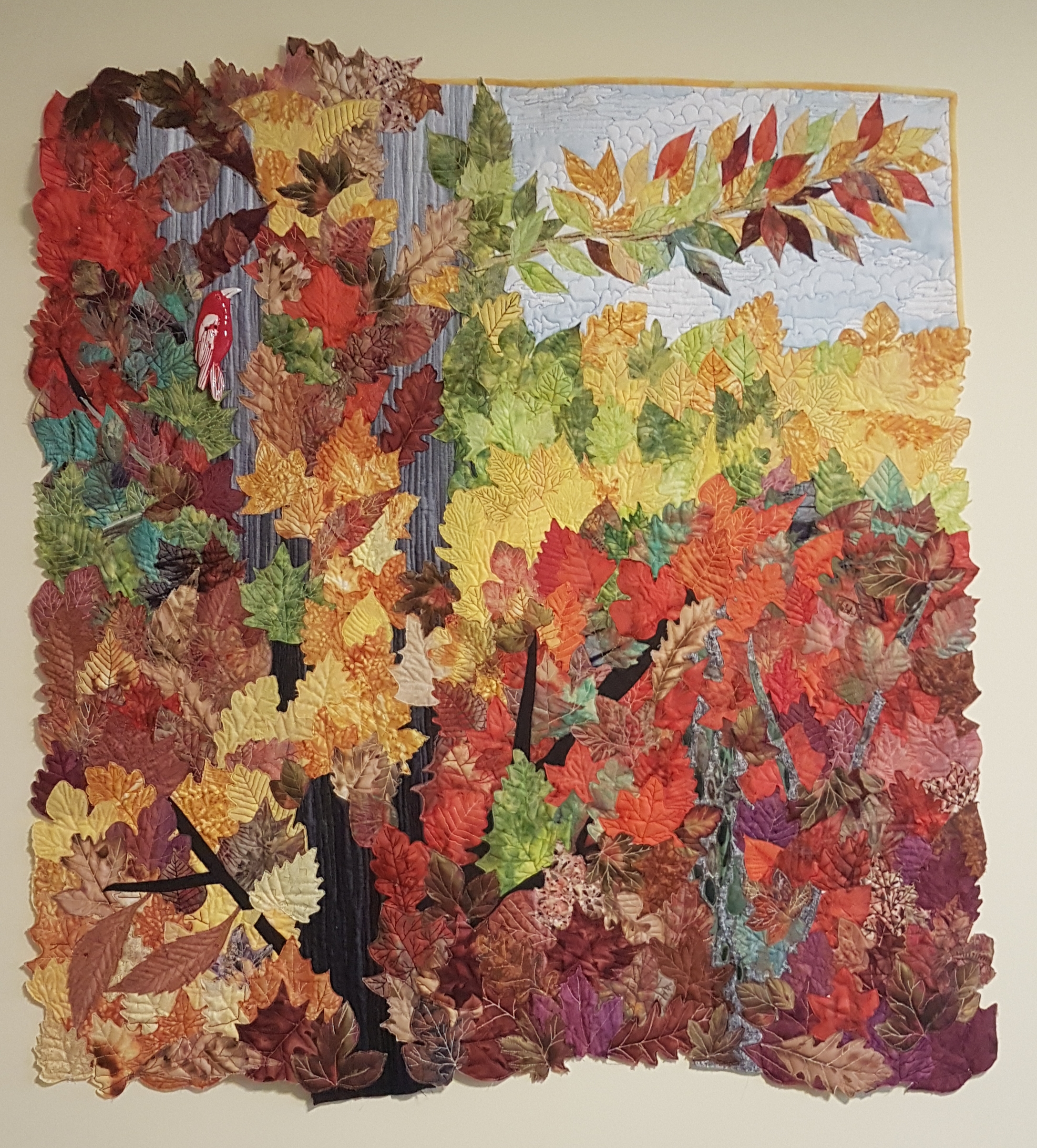 Le Val d'Or : une multitude de feuilles de différents arbres évoquant la parure de la nature en Automne. Création libre.