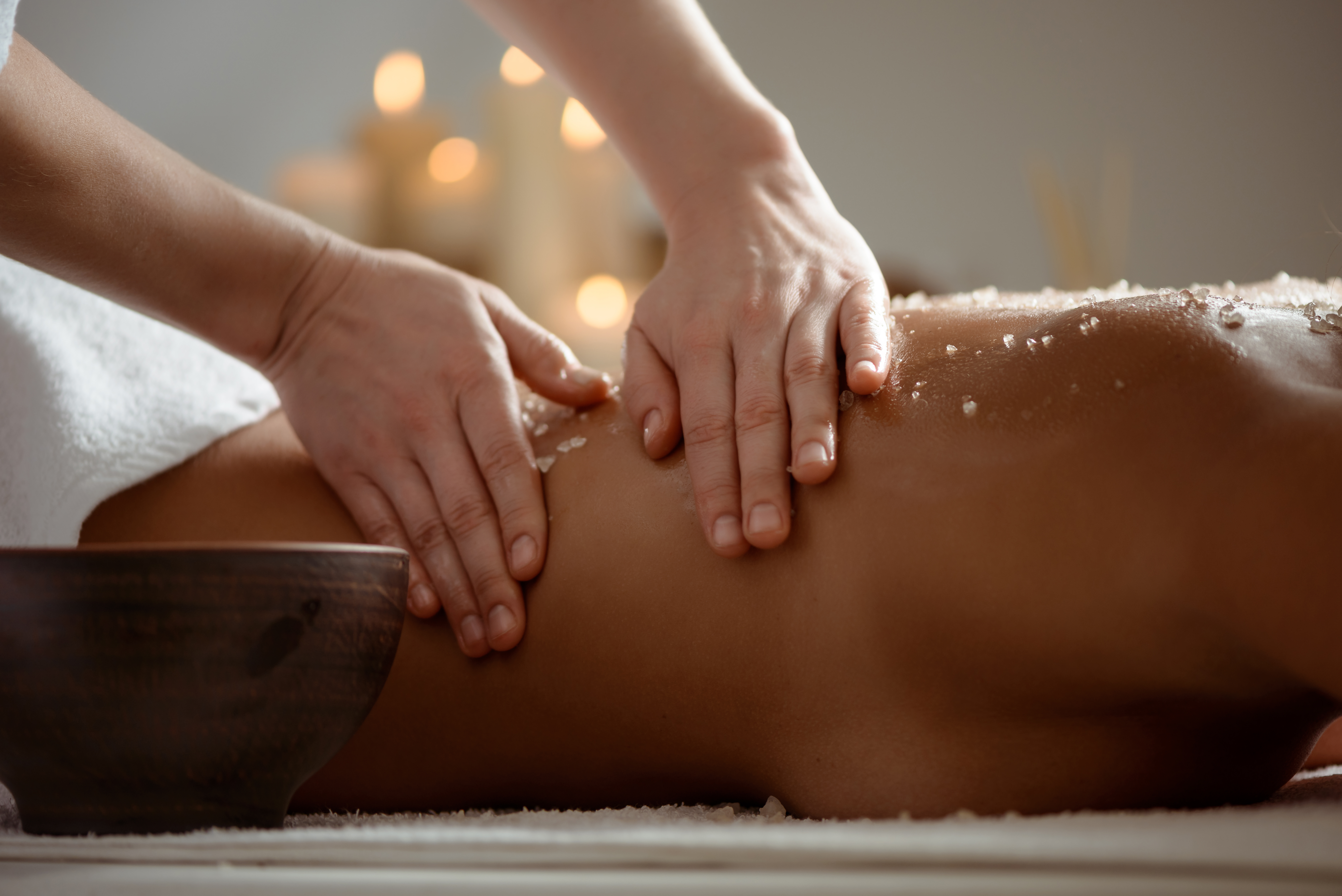 Young-woman-relaxing-spa-salon