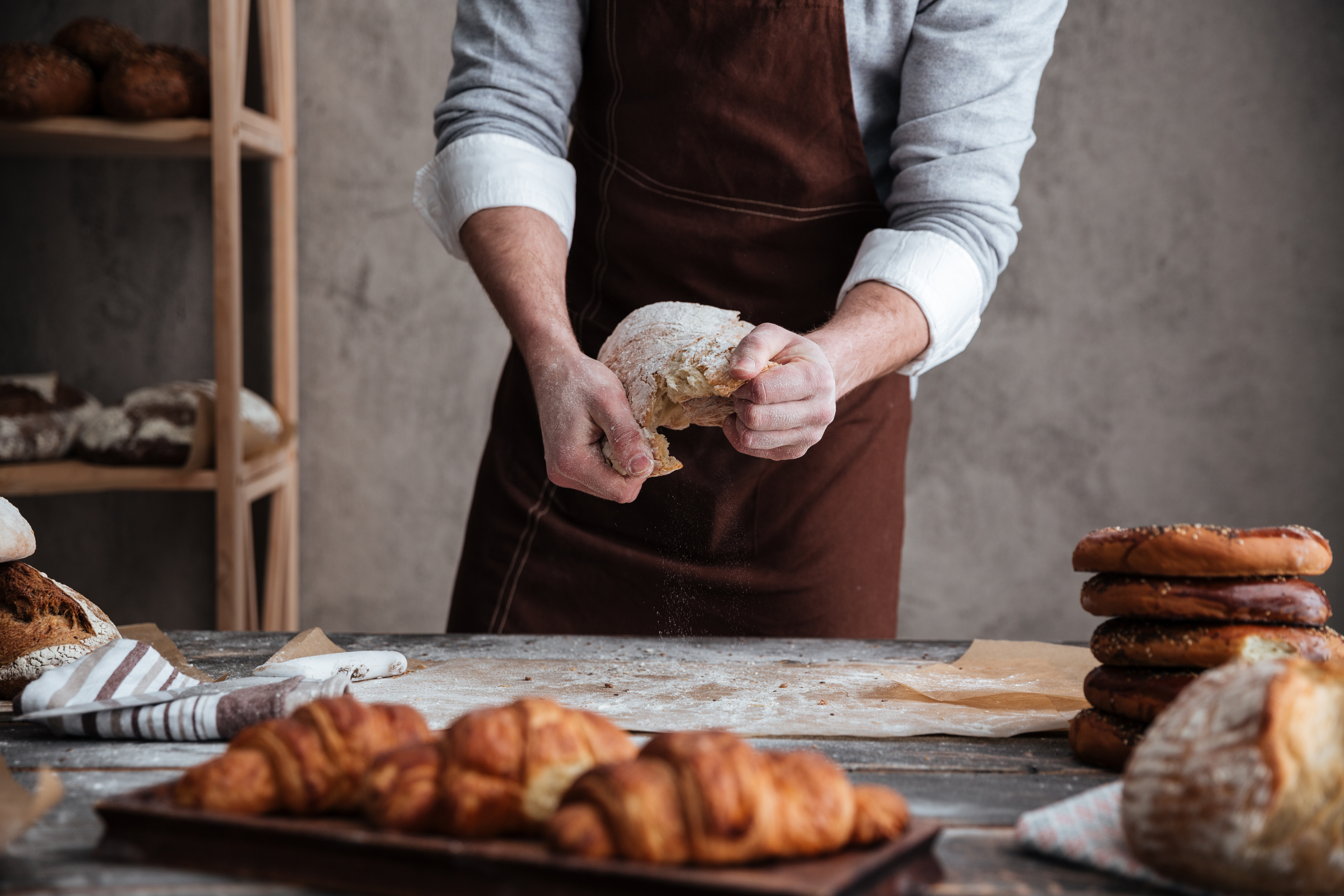 Cropped-photo-young-man-baker