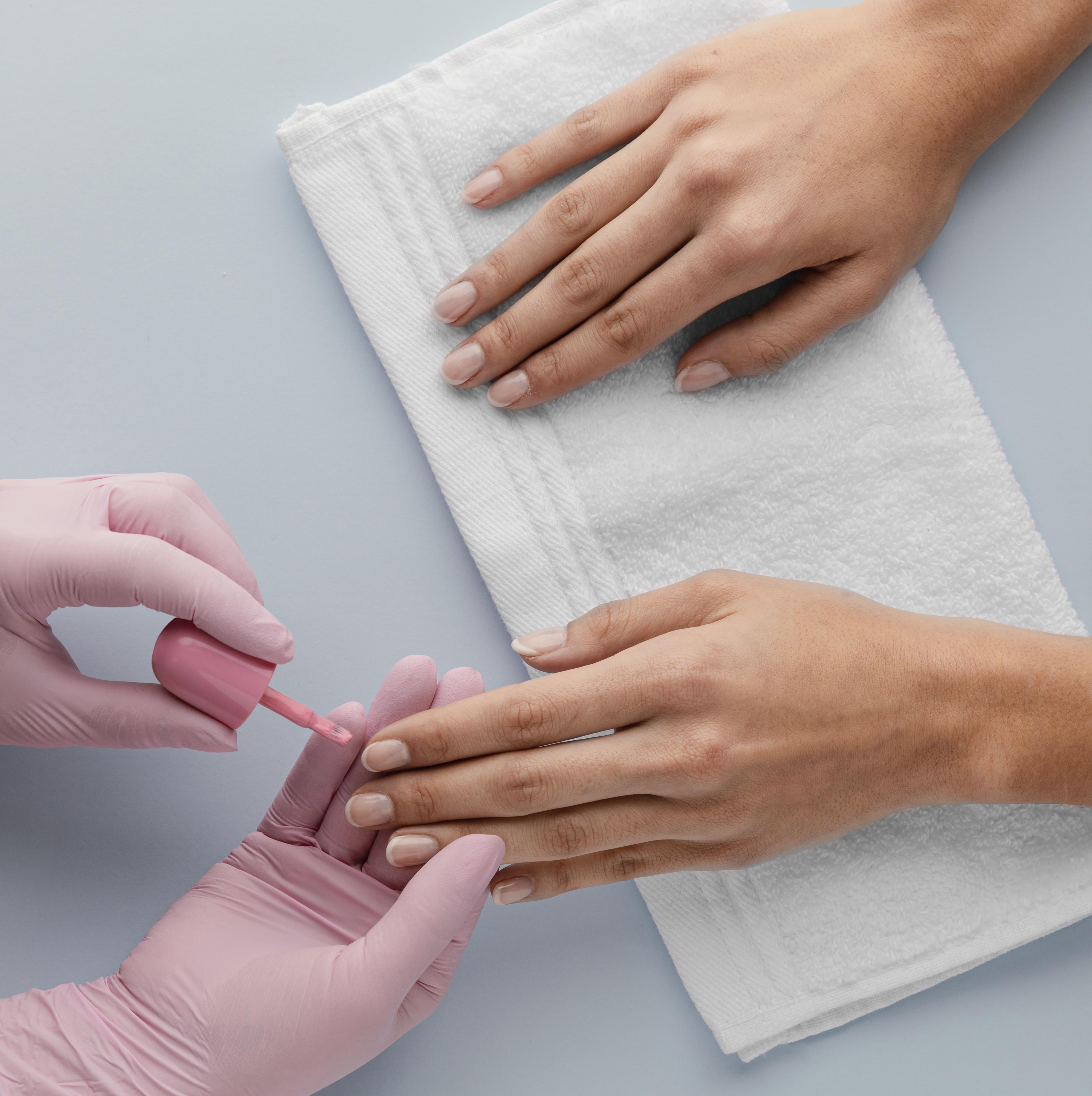 Close-up-manicurist-painting-nails